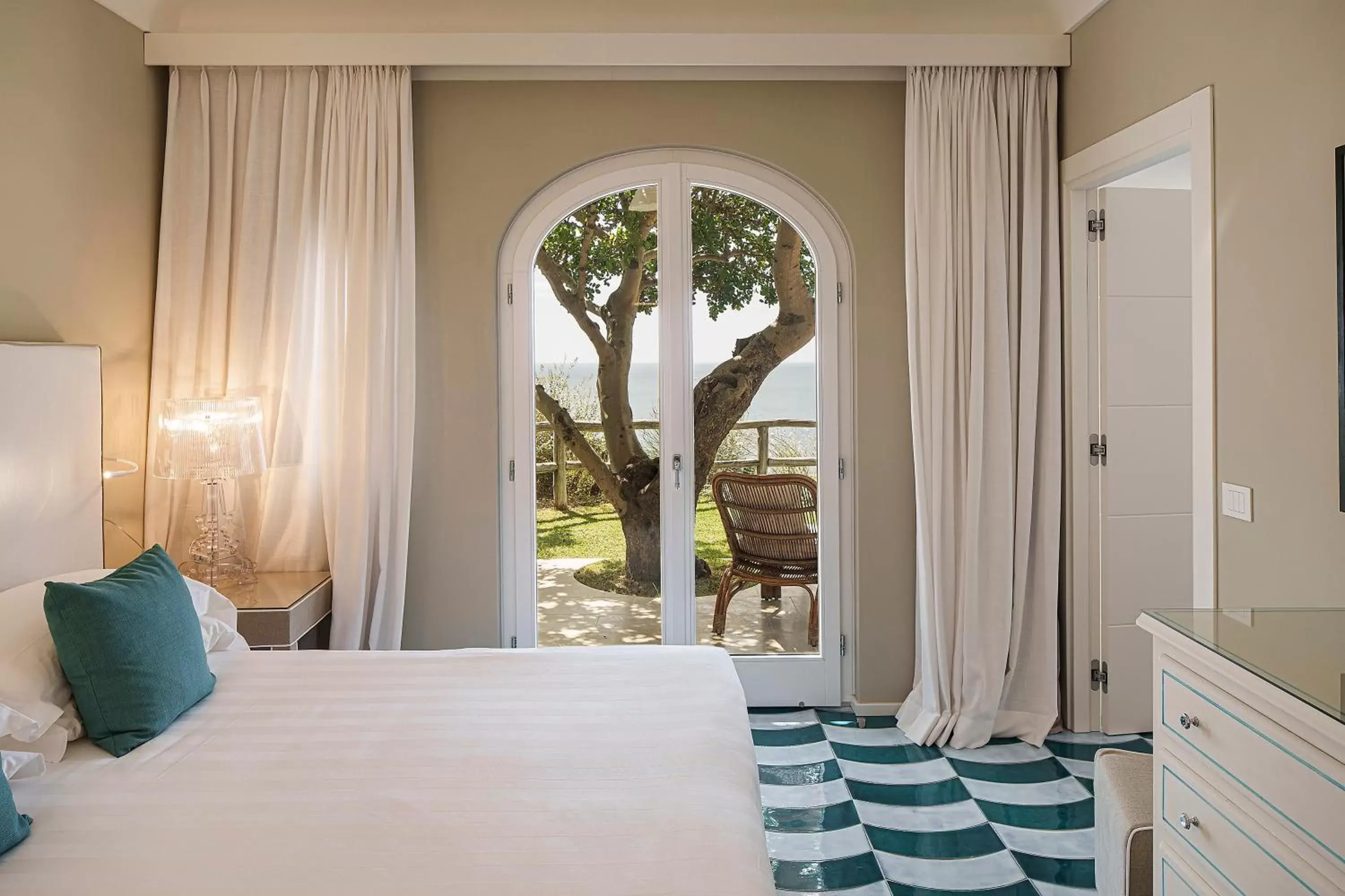 Bed in Costa Del Capitano Seaview Suites & Villas