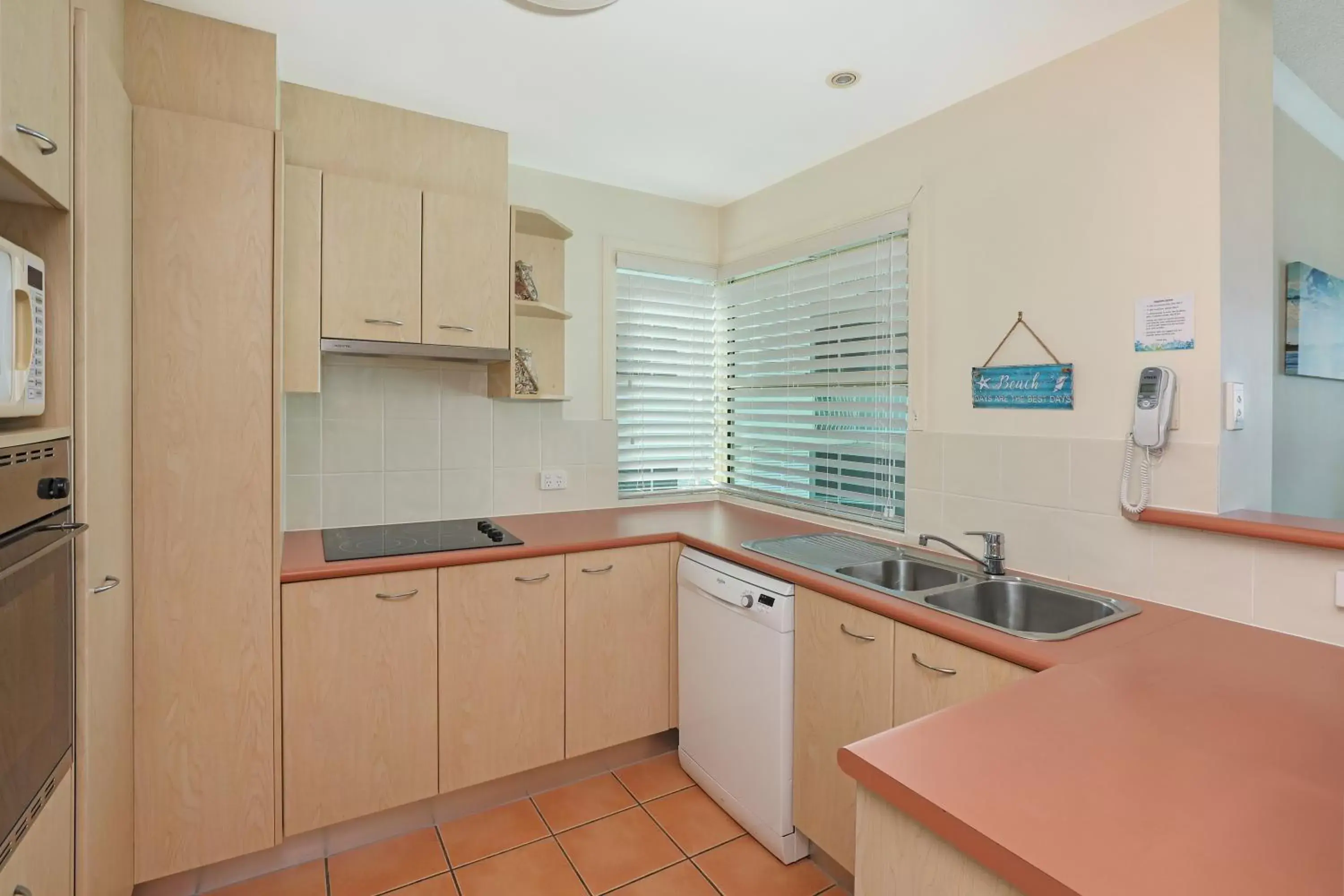 Kitchen or kitchenette, Kitchen/Kitchenette in Alex Seaside Resort