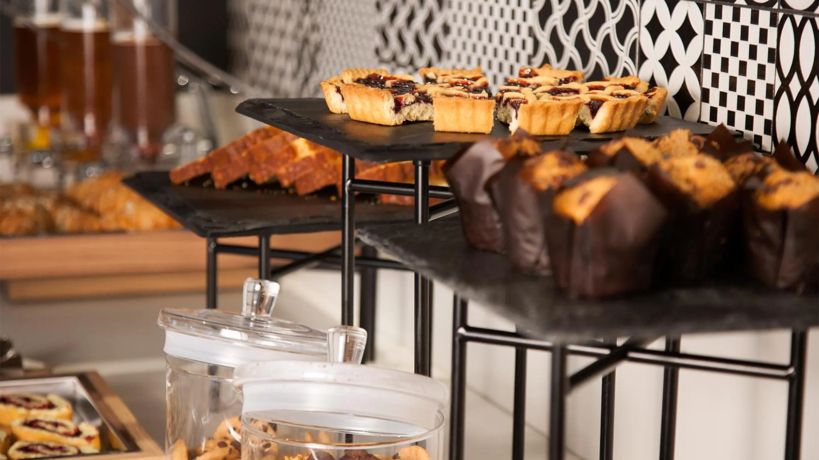 Continental breakfast in G Hotel Pescara