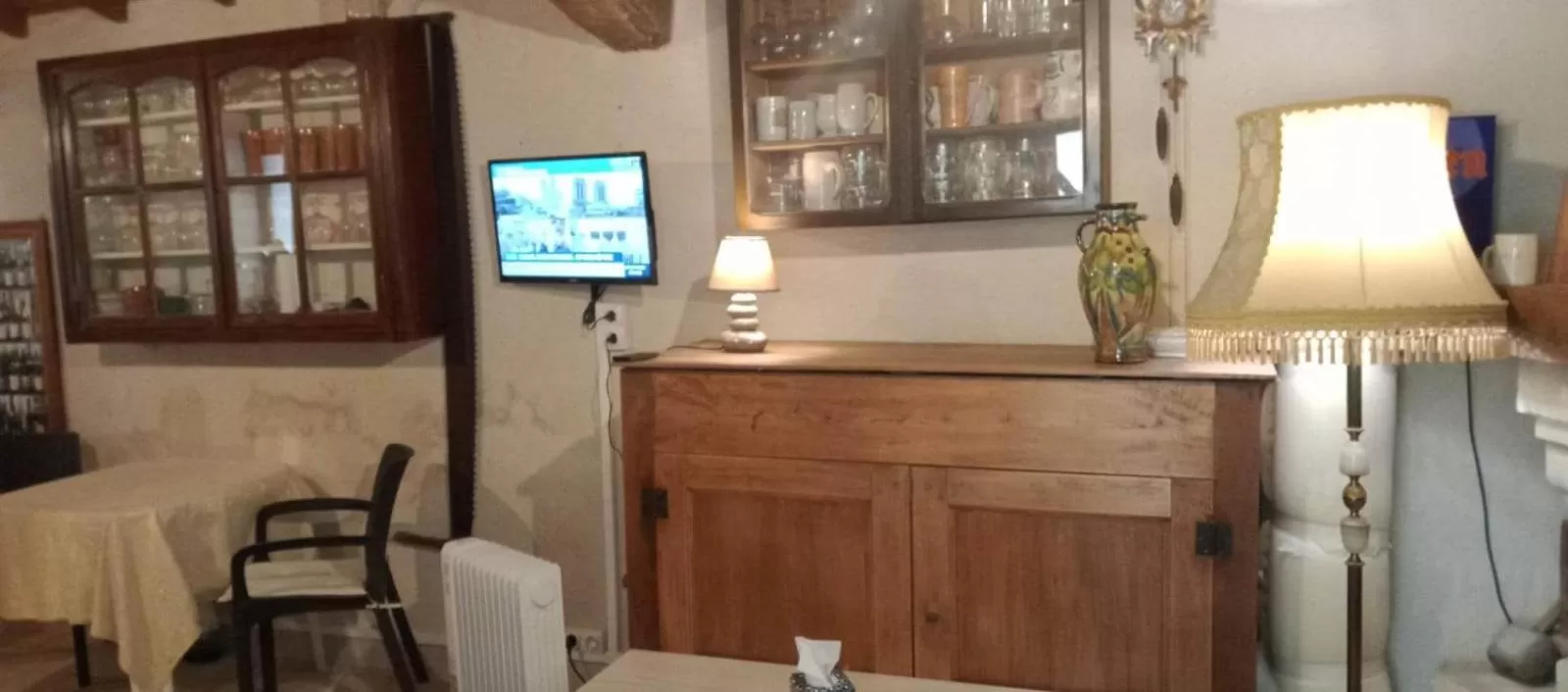 Lobby/Reception in Manoir Le Cristal - Futuroscope a petit prix , grandes chambres familiales 5-6 personnes ,