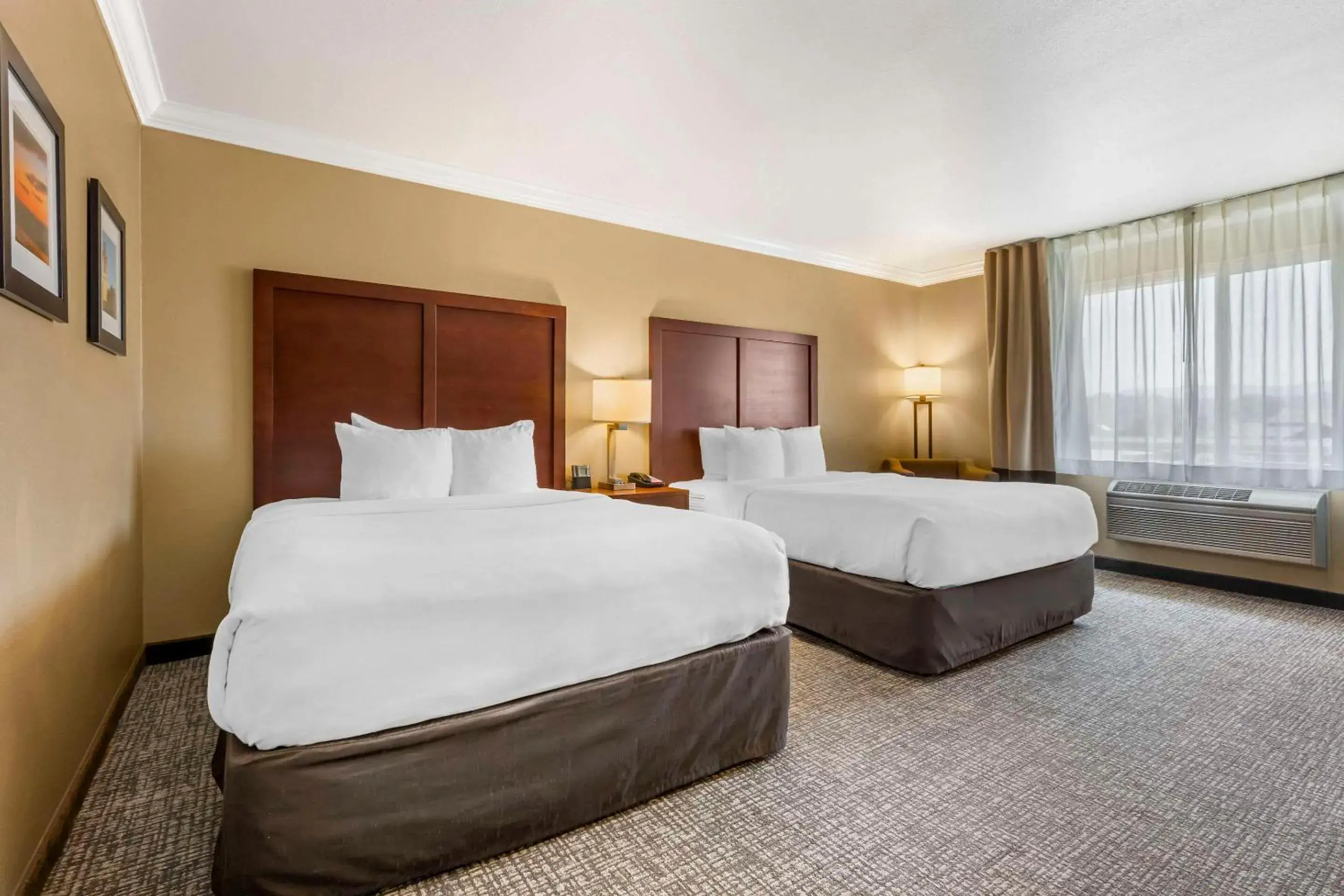 Bedroom, Bed in Comfort Inn & Suites Redwood Country