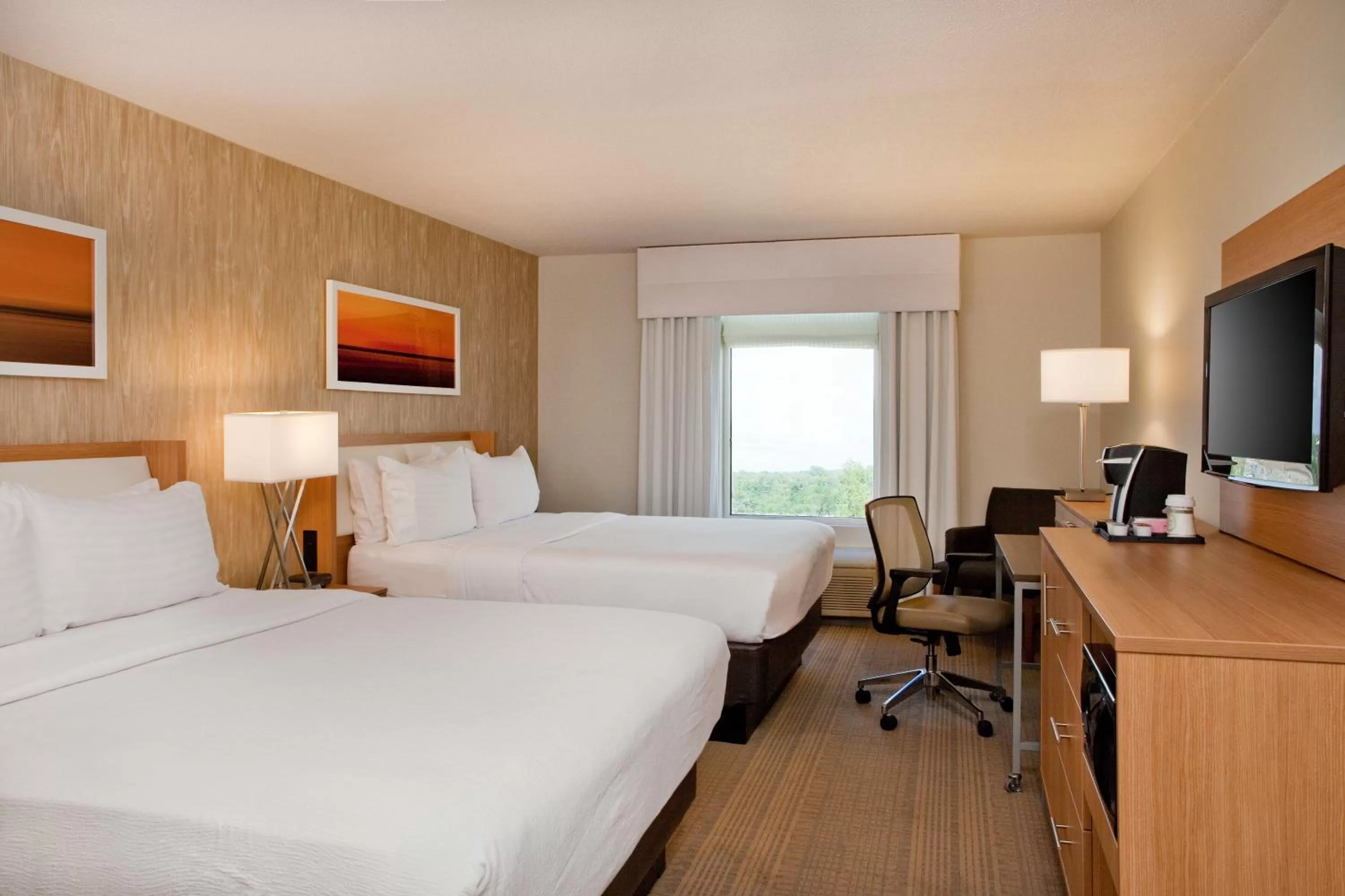 Photo of the whole room, Bed in Holiday Inn Little Rock-Presidential-Downtown by IHG