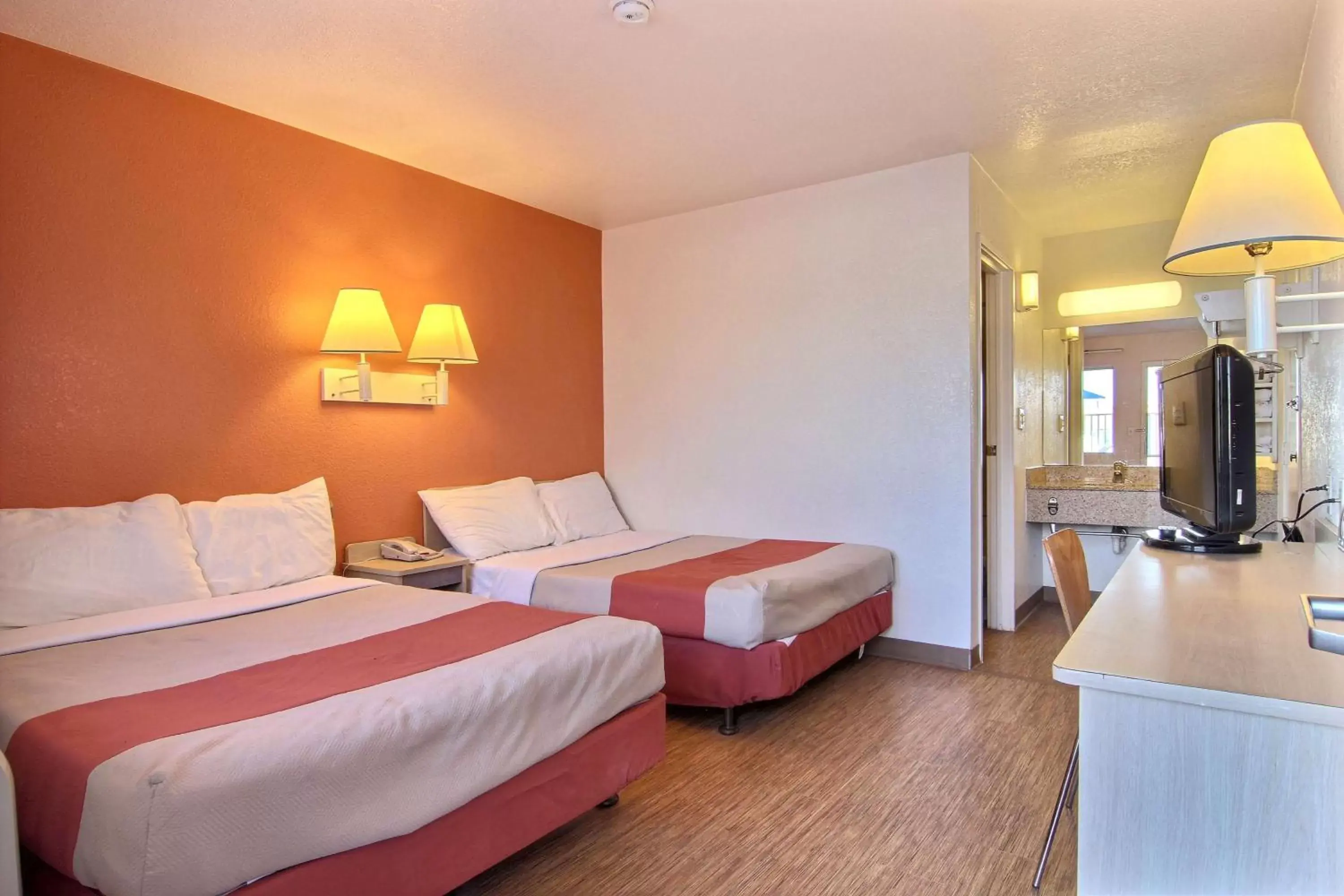 Deluxe Quadruple Room - Non-Smoking in Motel 6-Odessa, TX Deluxe Quadruple Room - Non-Smoking in Motel 6-Odessa, TX