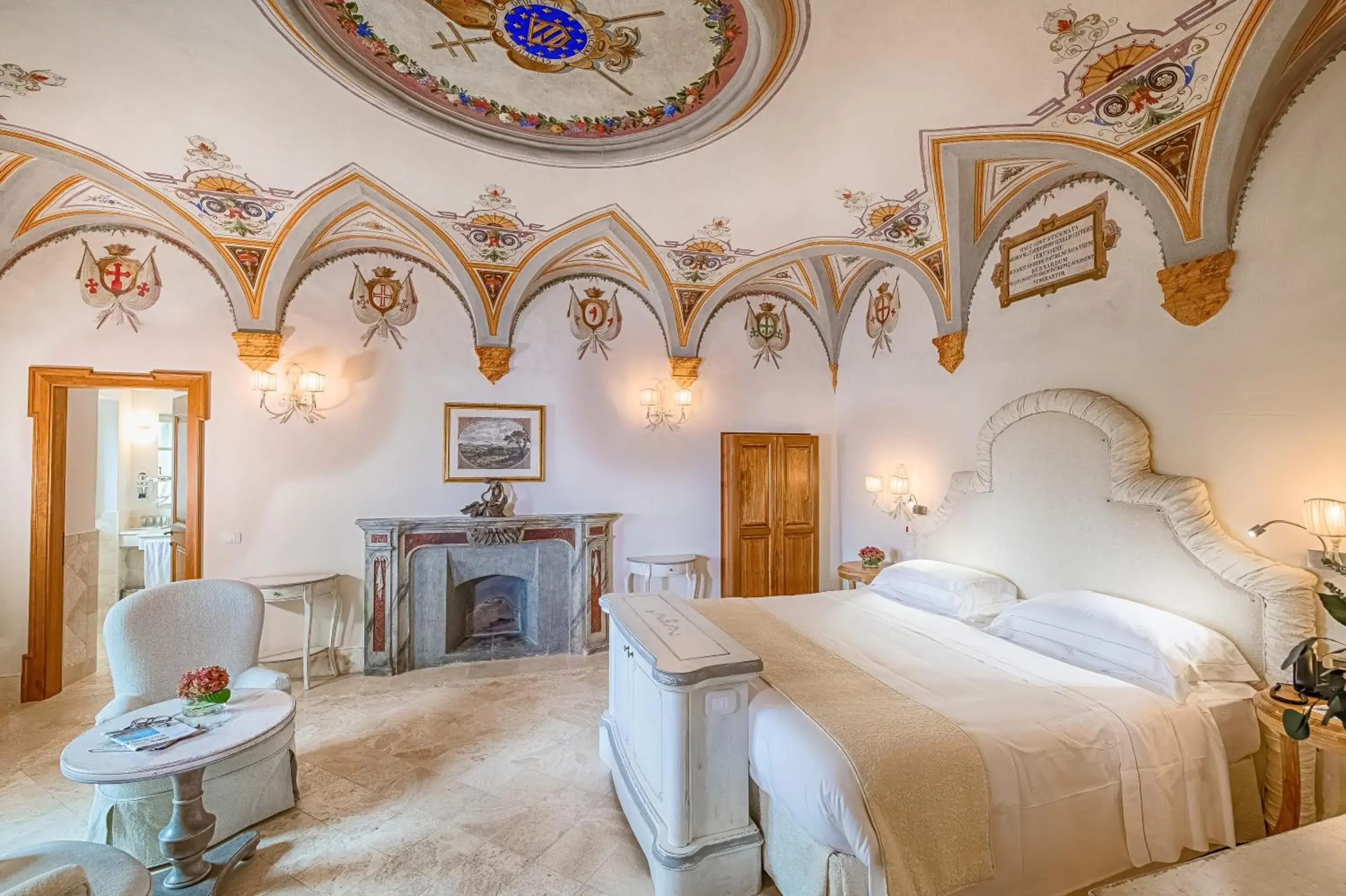 Bed in Monastero Di Cortona Hotel & Spa