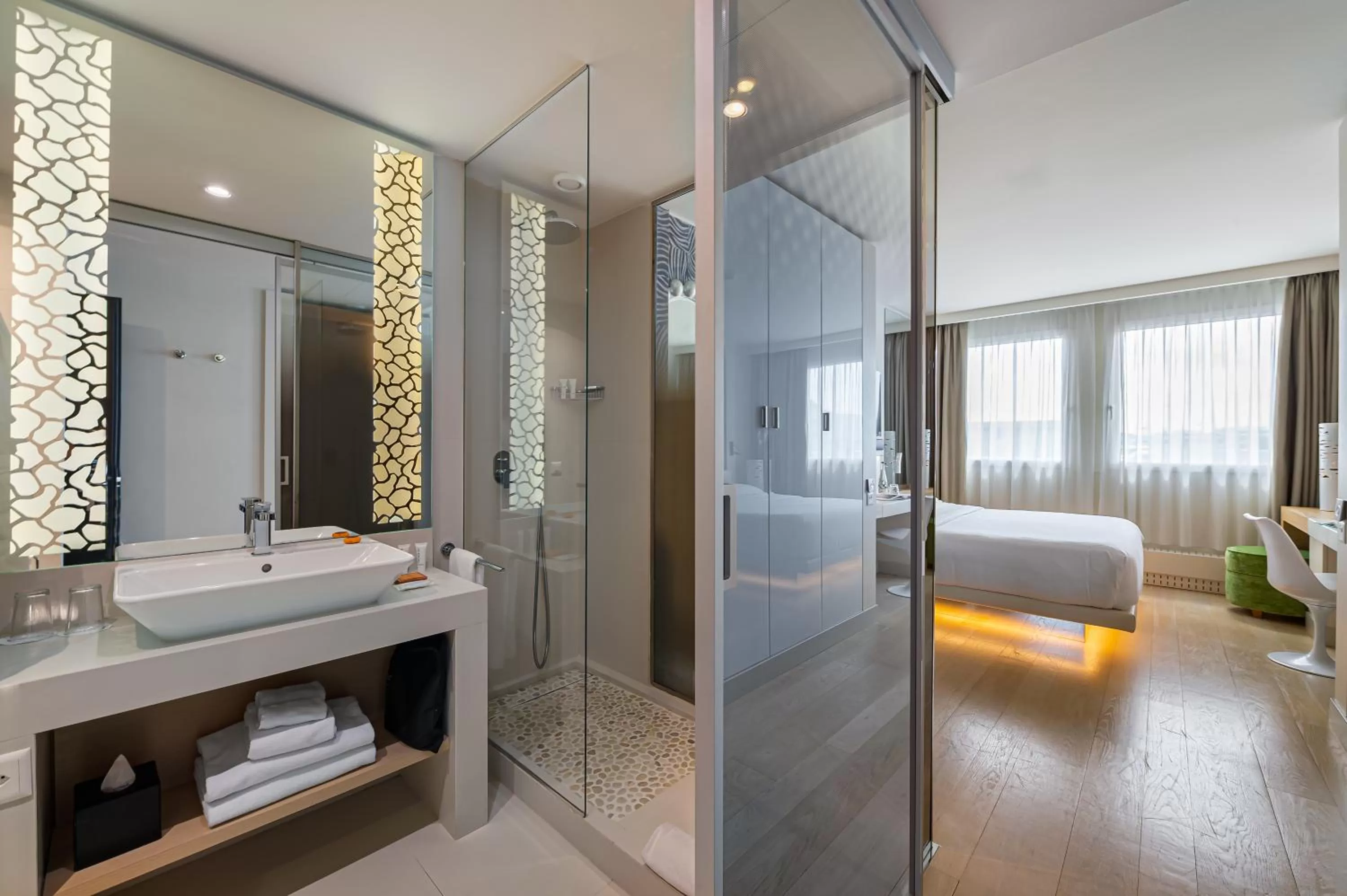 Bathroom, Bed in N’vY Manotel