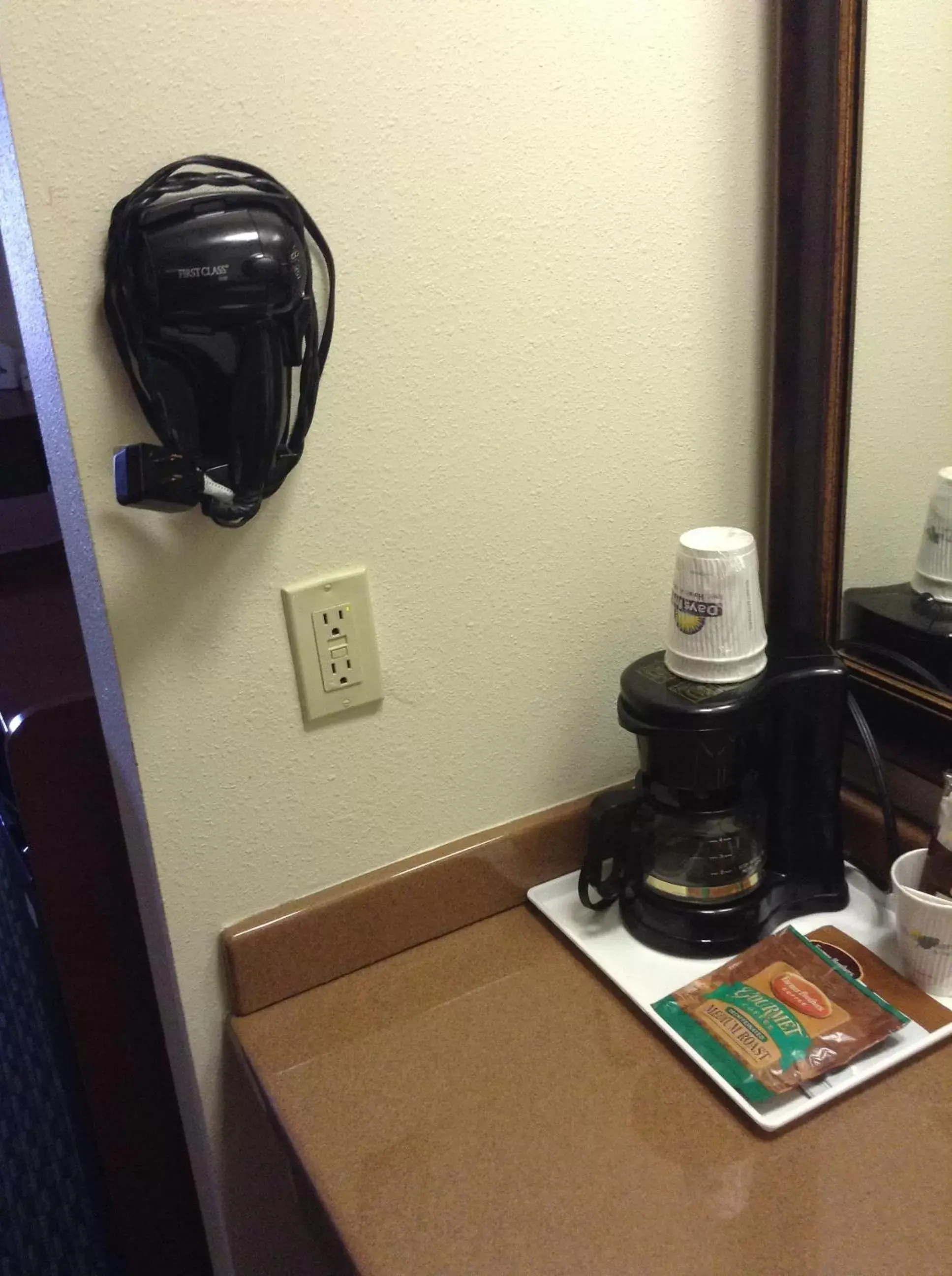 Coffee/tea facilities, TV/Entertainment Center in Days Inn by Wyndham Carroll