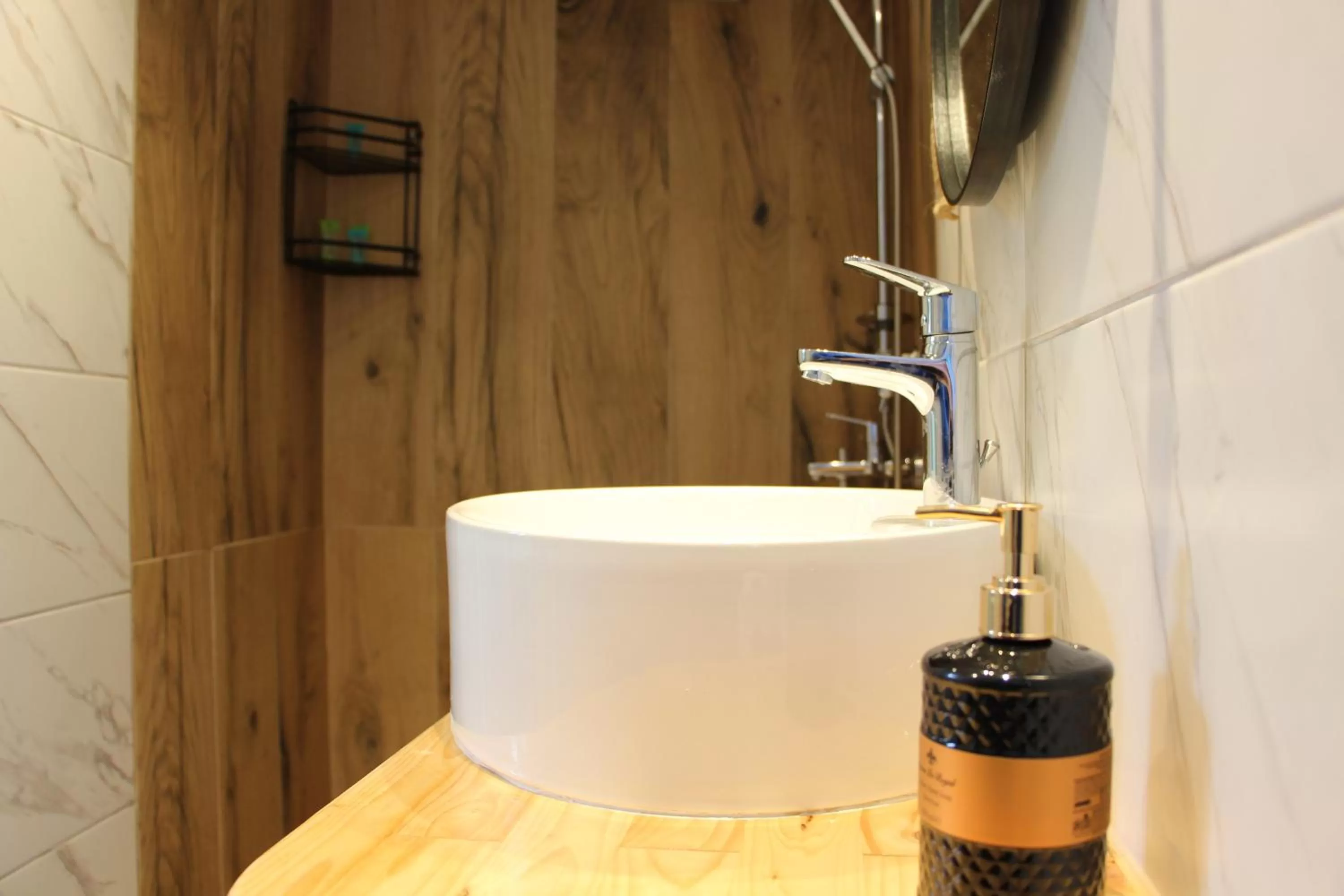 Lamprini's Deluxe Studios