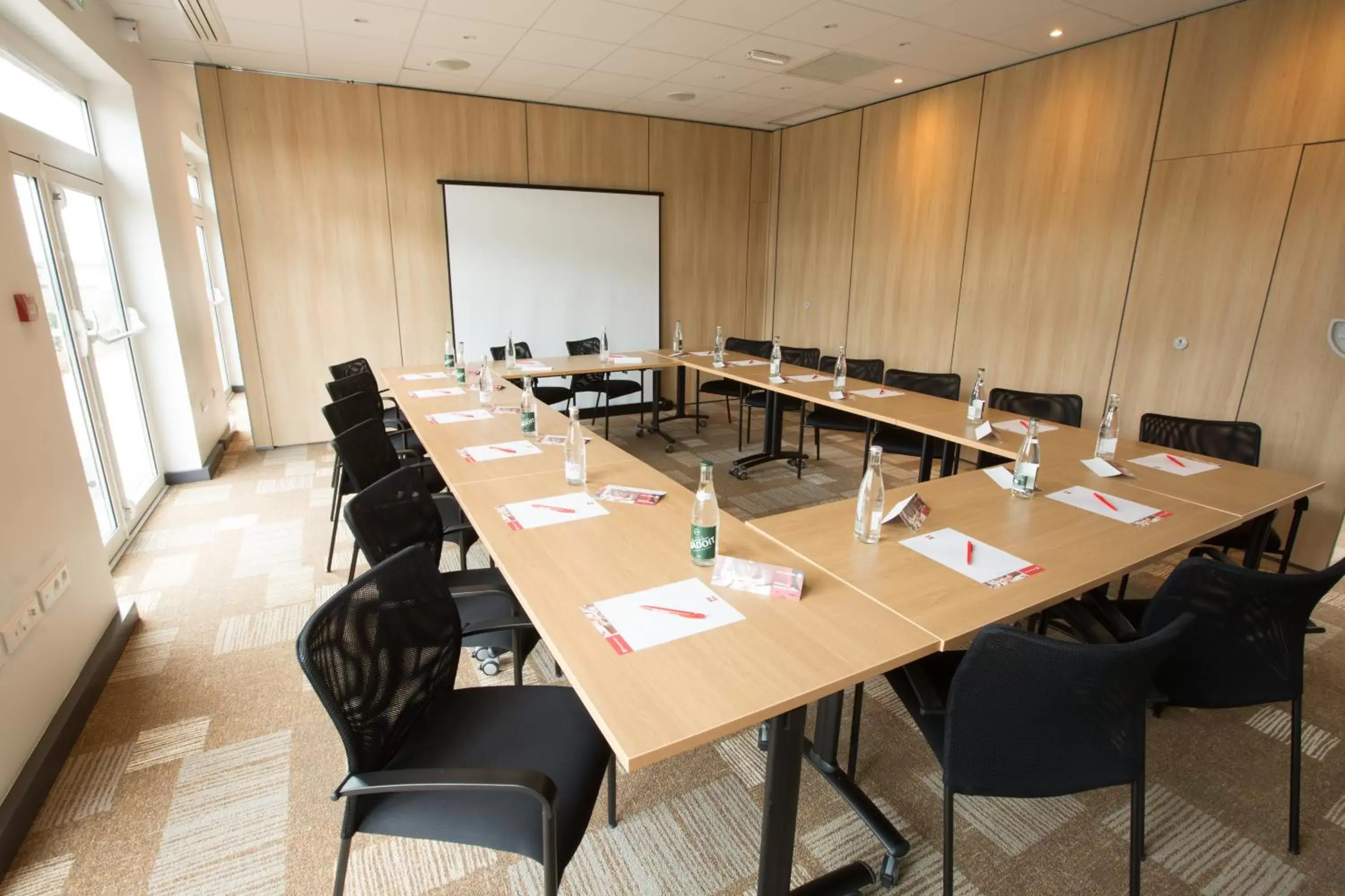 Business facilities in ibis Cherbourg La Glacerie