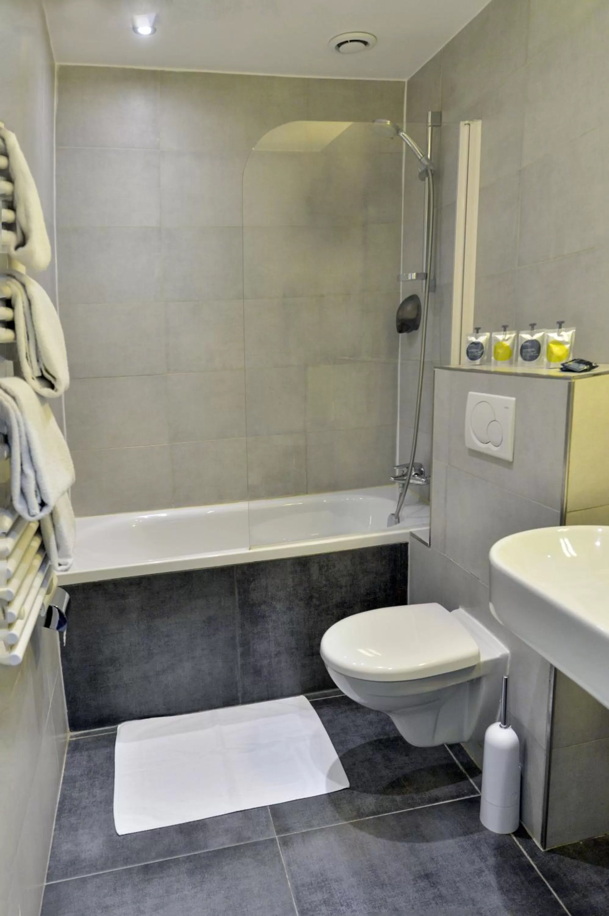 Bathroom in Hôtel Eugénie