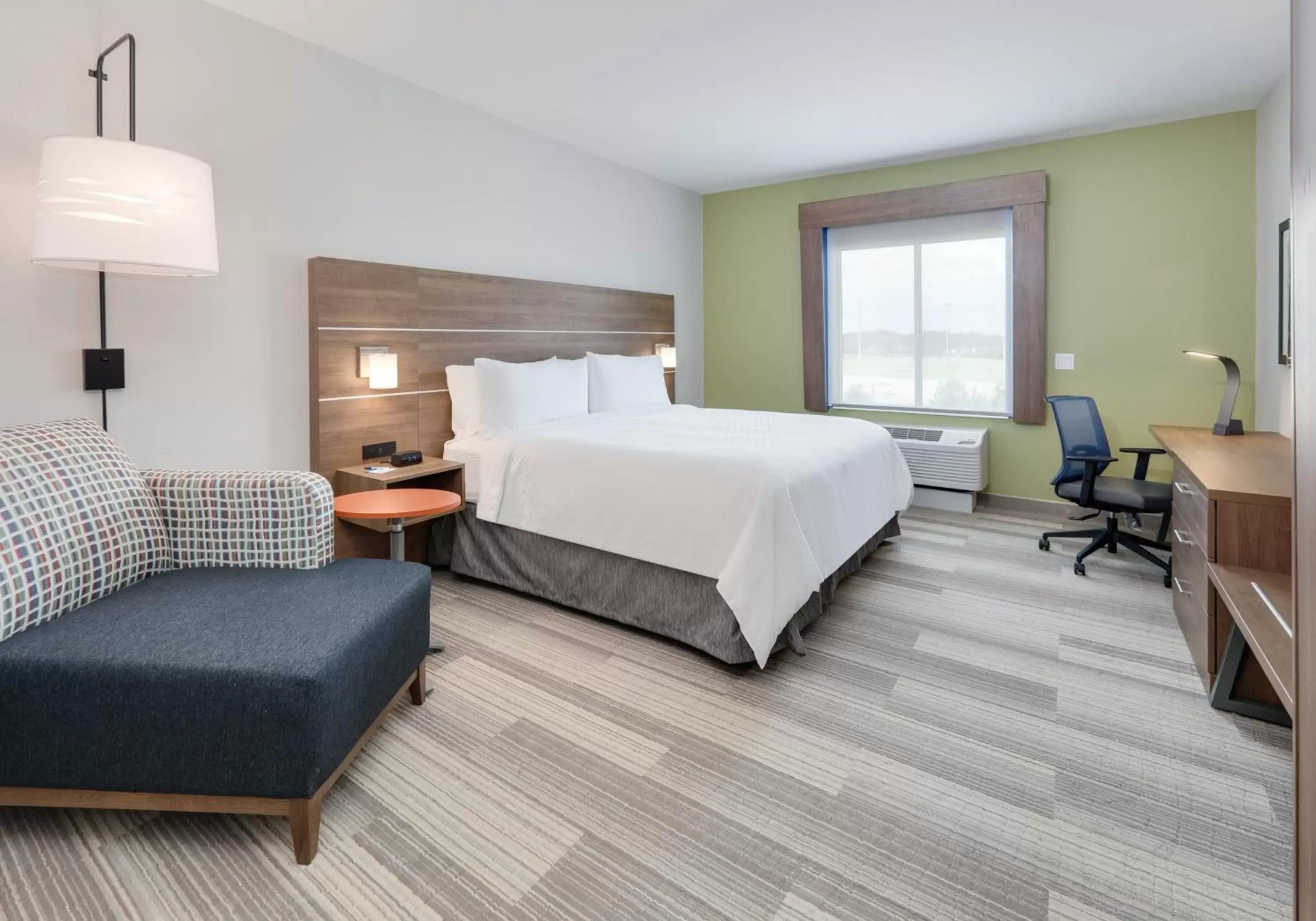 Photo of the whole room, Bed in Holiday Inn Express & Suites - Plano - The Colony, an IHG Hotel