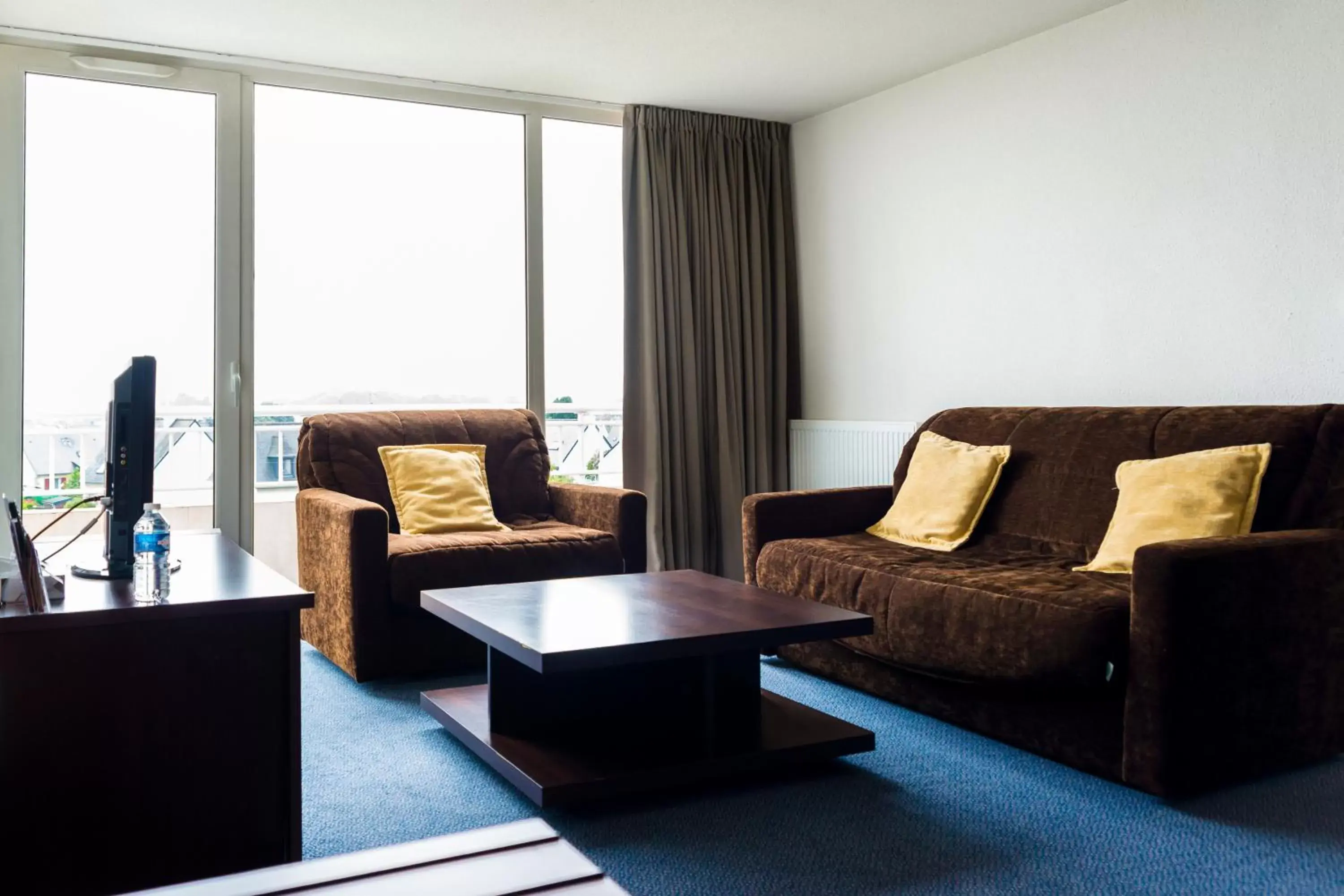 TV and multimedia, Seating Area in Brit Hotel Saint Brieuc