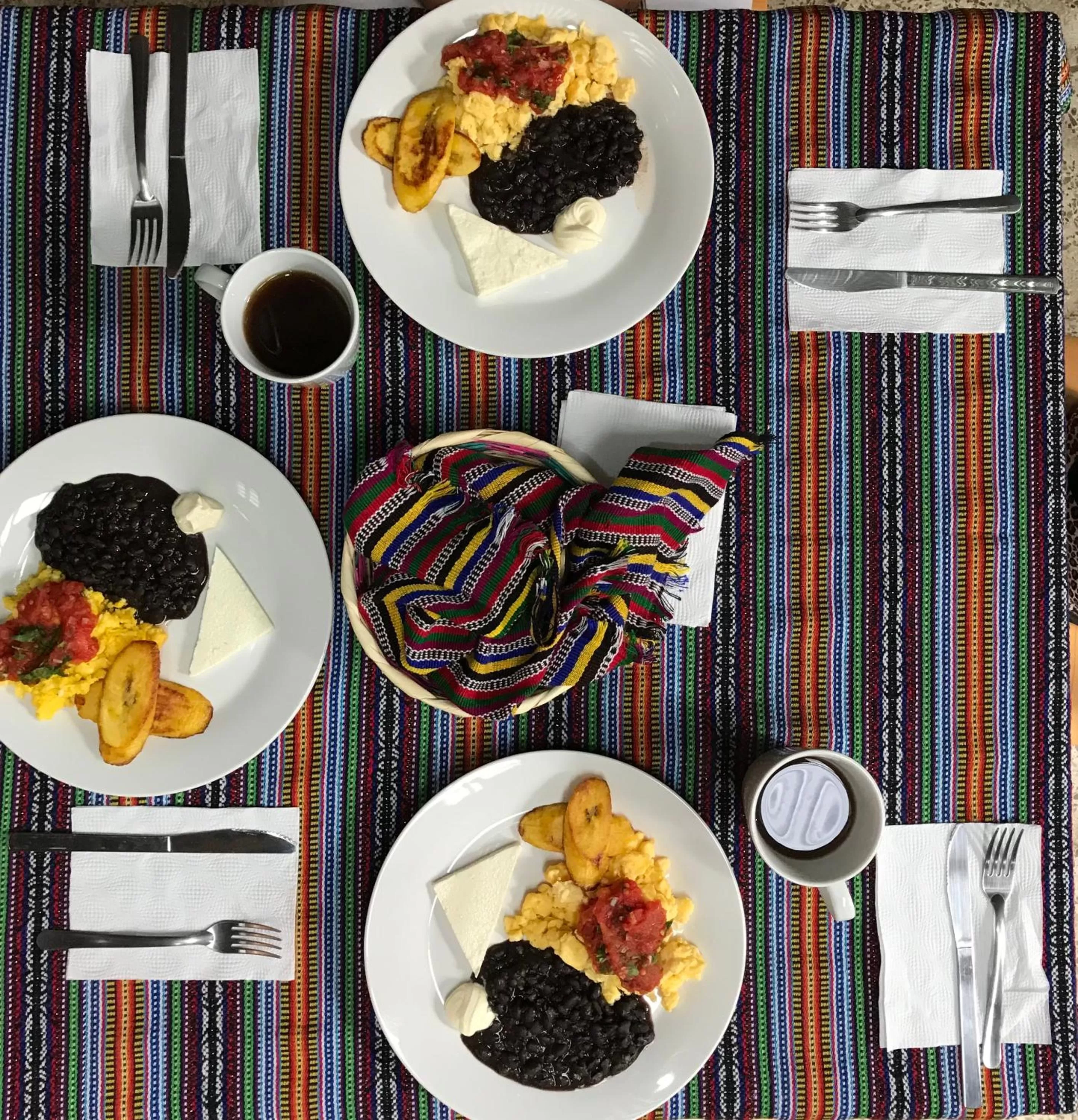 Restaurant/places to eat in Hotel en Finca Chijul, reserva natural privada