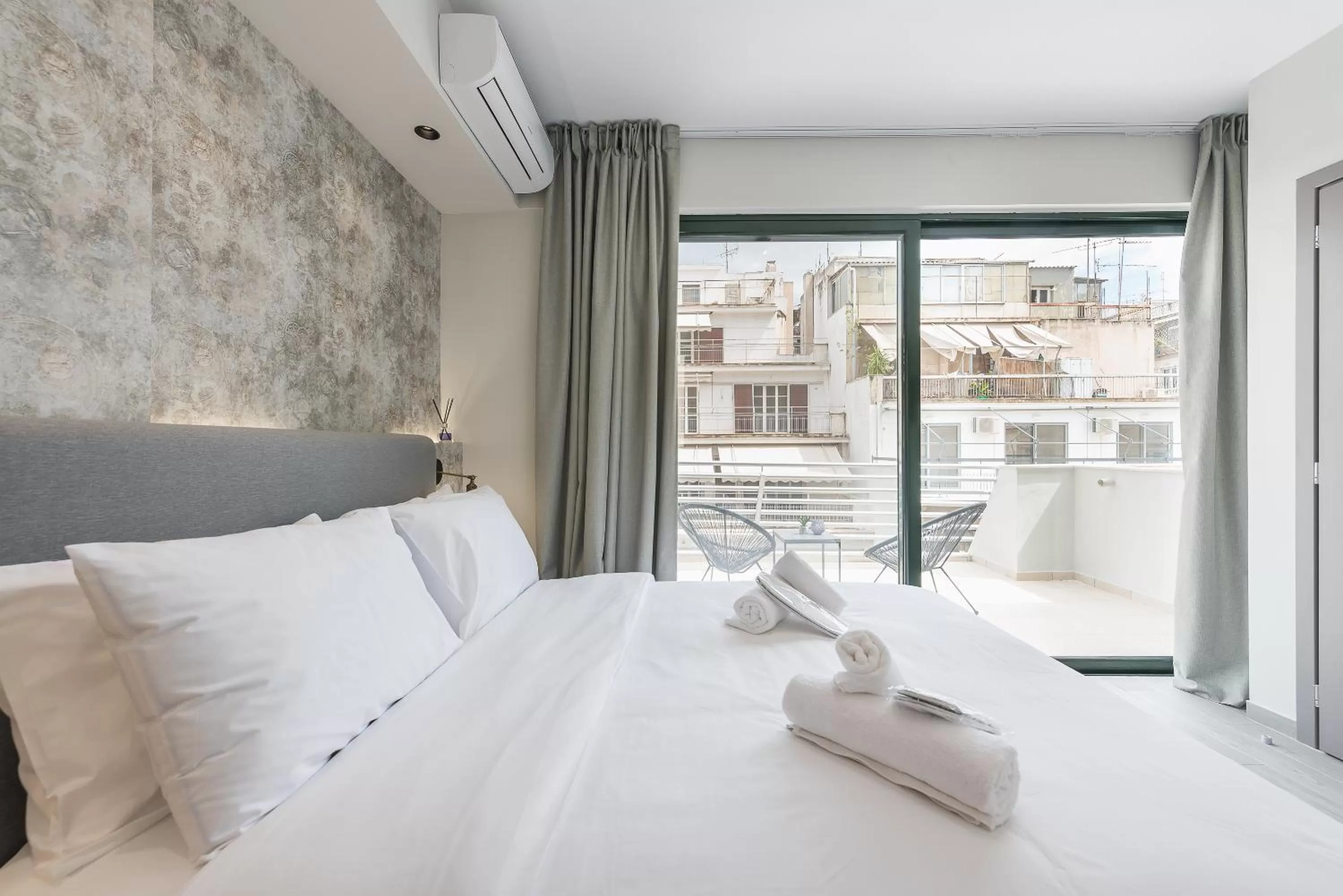 Photo of the whole room, Bed in Athens Lights