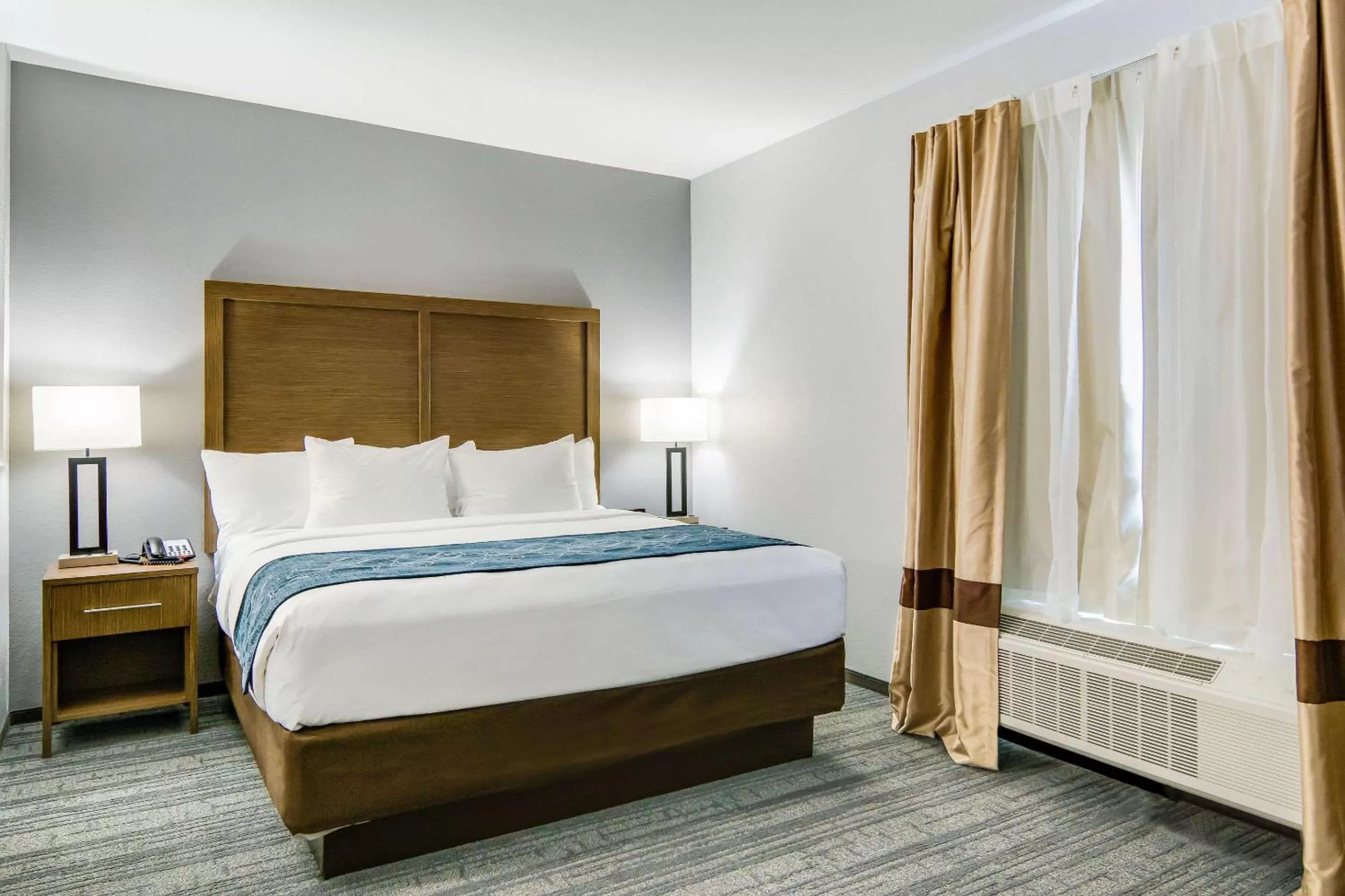 Bedroom, Bed in Comfort Suites DeSoto Dallas South