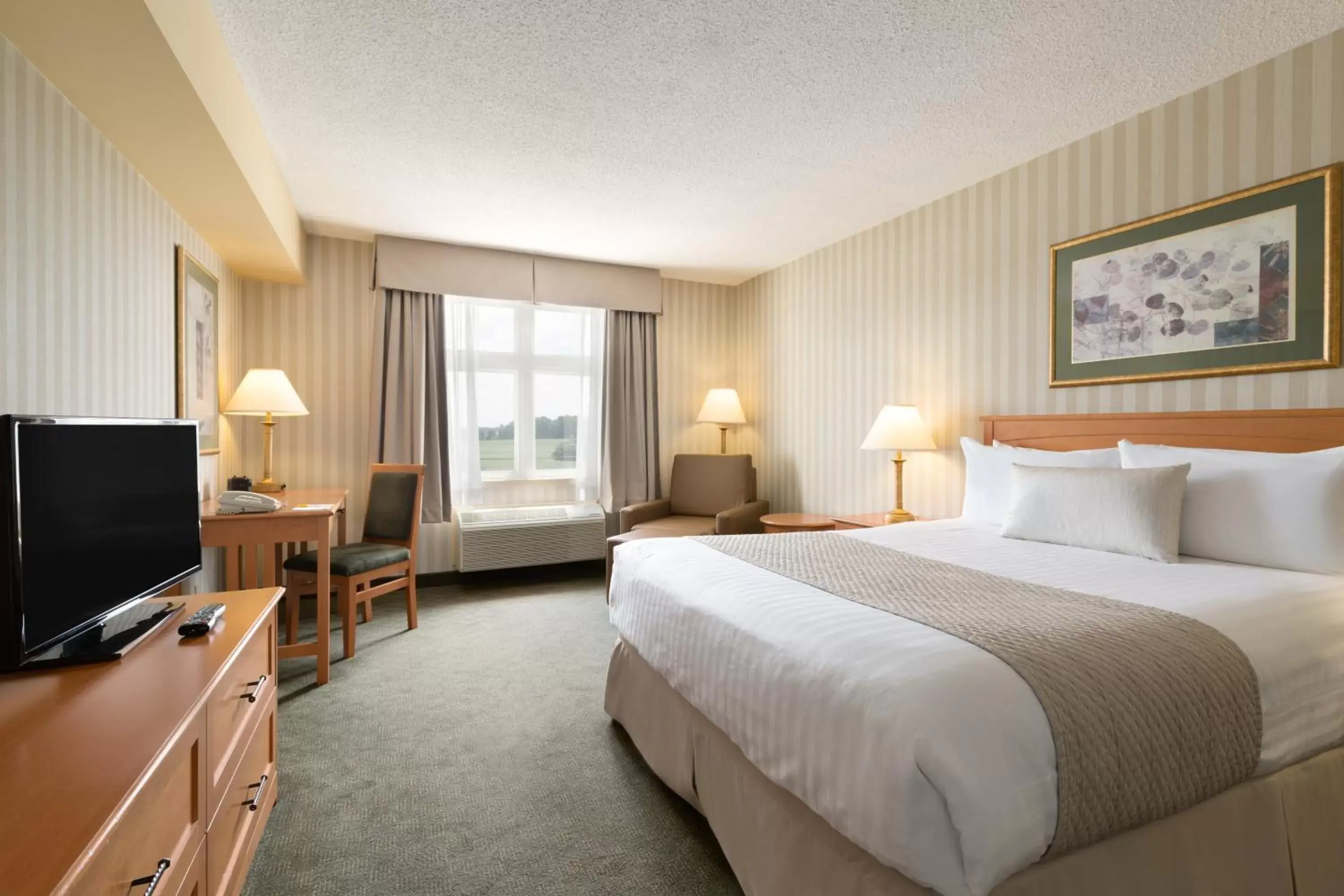 Bedroom in Days Inn by Wyndham Orillia