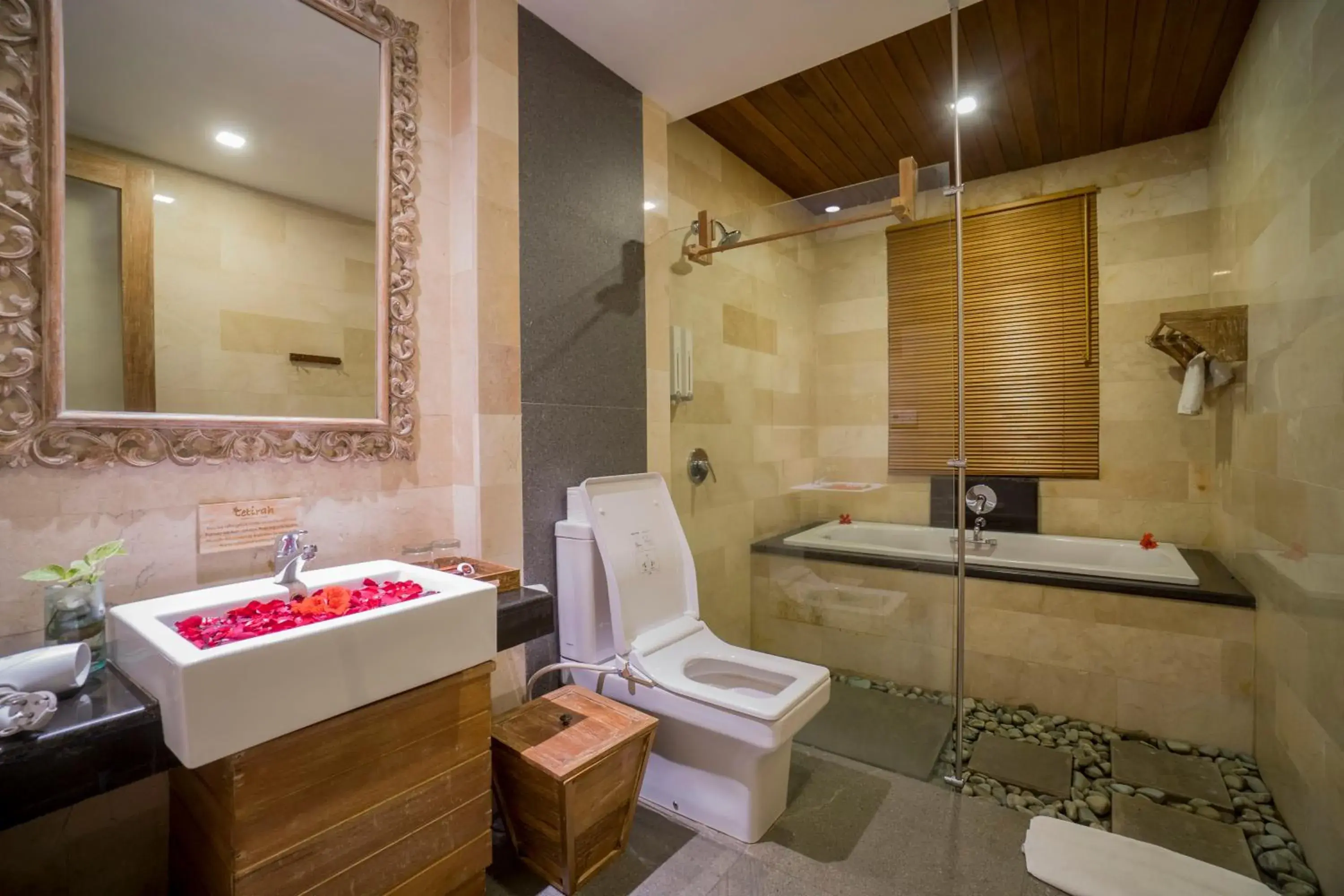 Shower, Bathroom in Tetirah Boutique Hotel