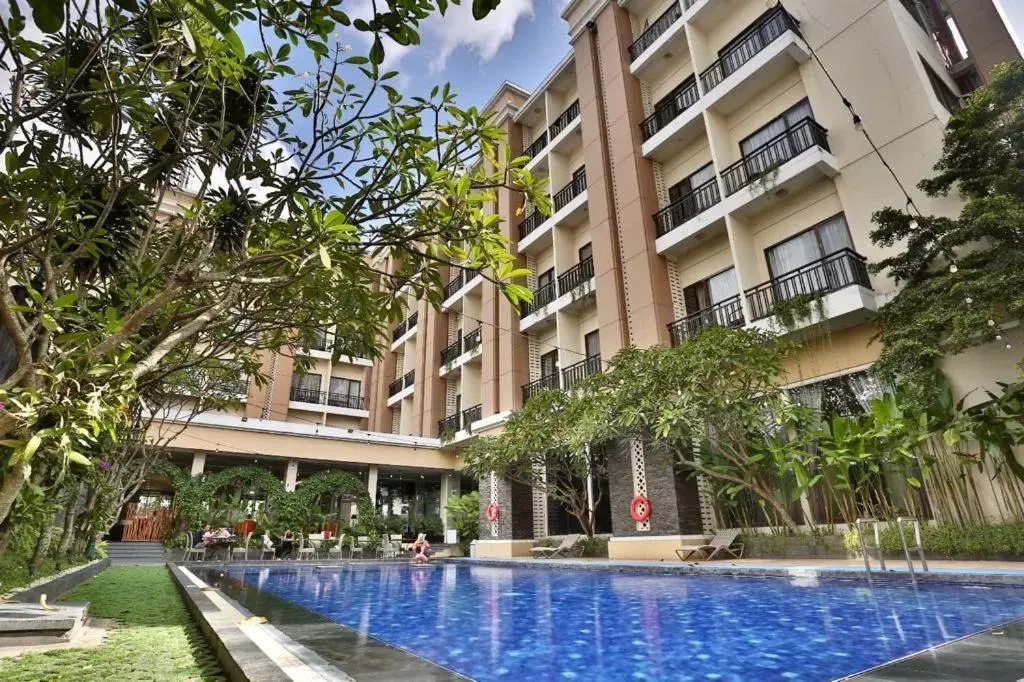 Swimming Pool in Horison Ultima Riss Malioboro Yogyakarta