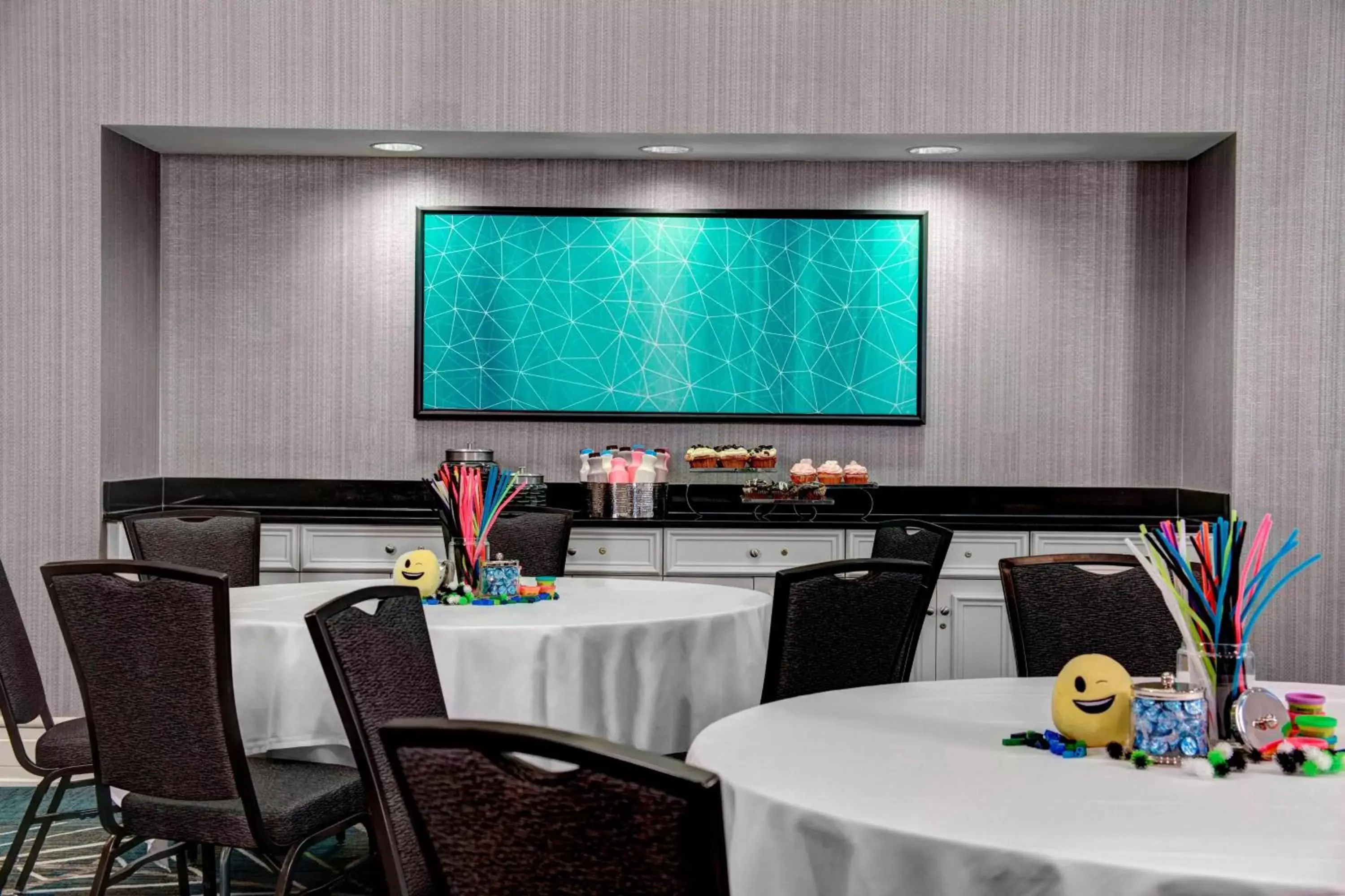 Meeting/conference room, Restaurant/Places to Eat in Residence Inn by Marriott Cleveland Downtown