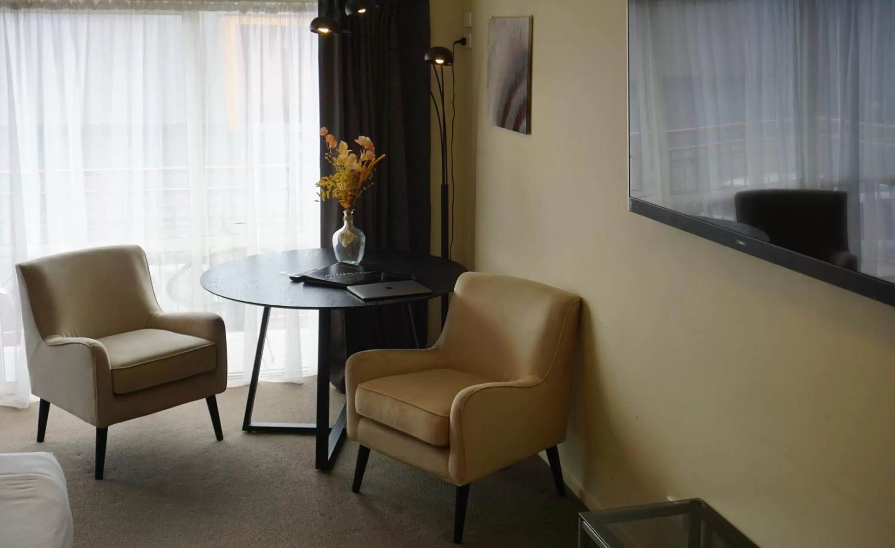 TV and multimedia, Seating Area in B-Ks Premier Motel Palmerston North