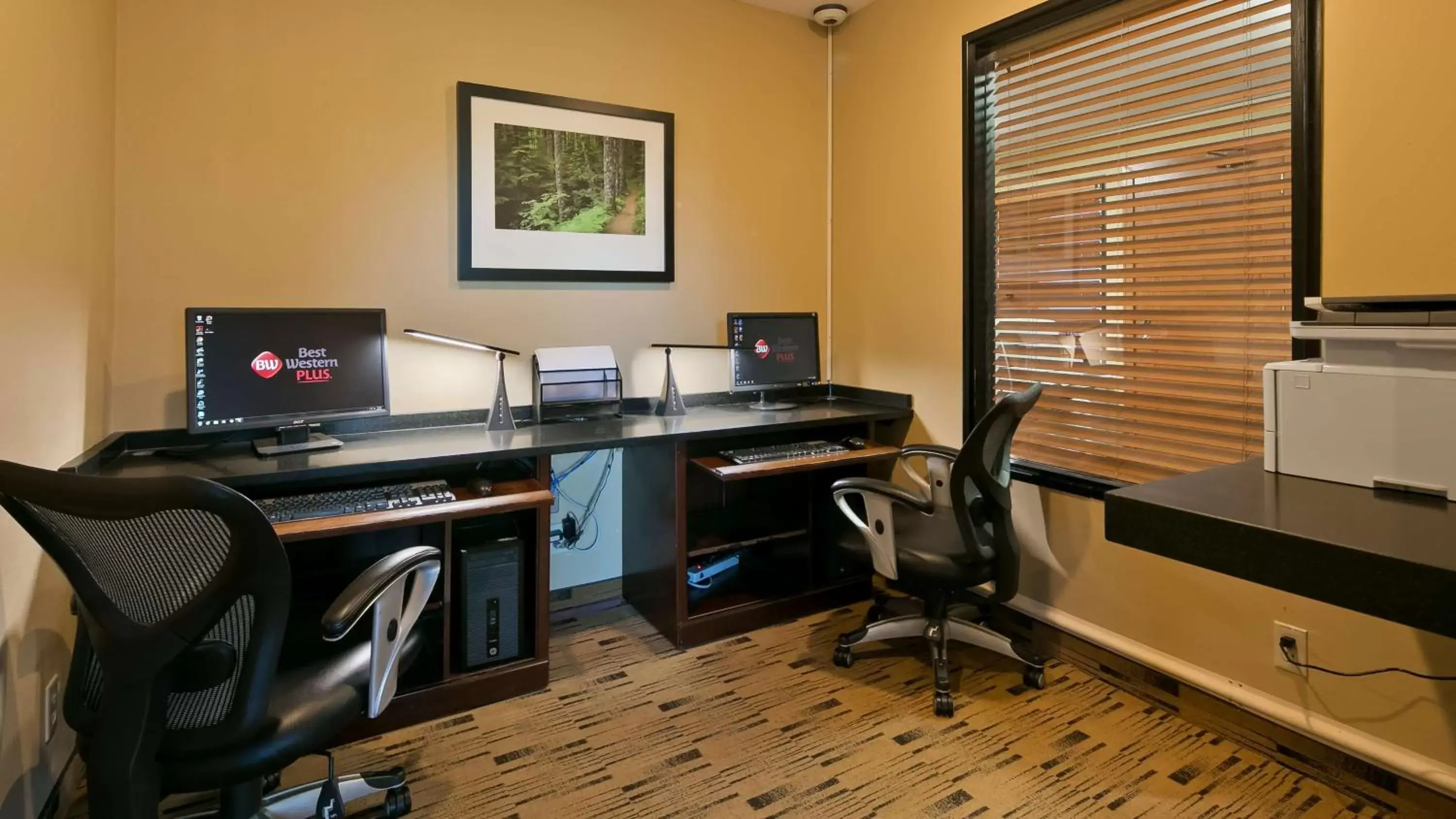 On site, Business Area/Conference Room in Best Western Plus Hood River Inn