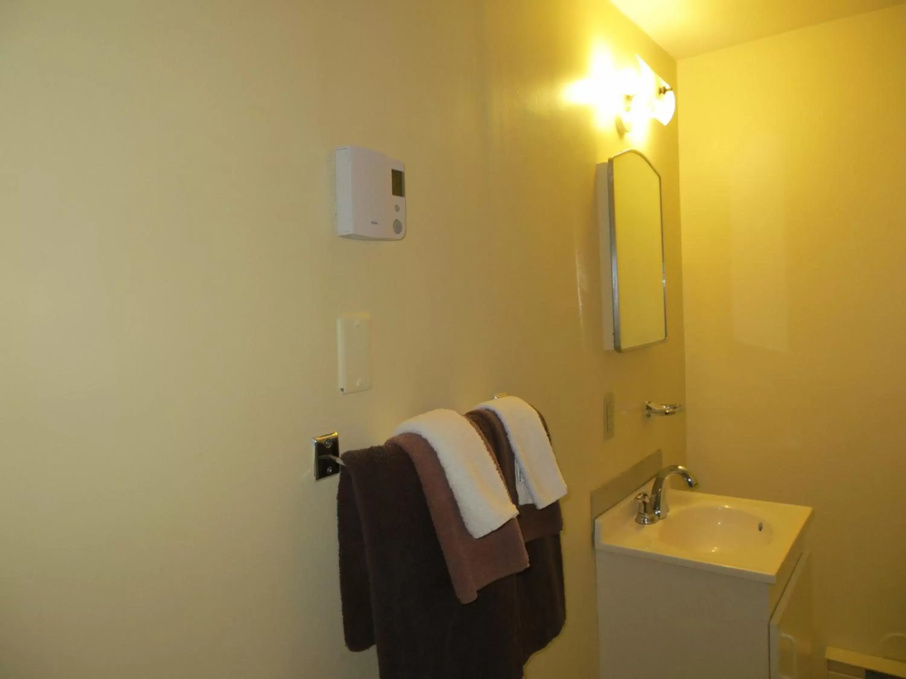 Bathroom in Homeward Inns of Canada