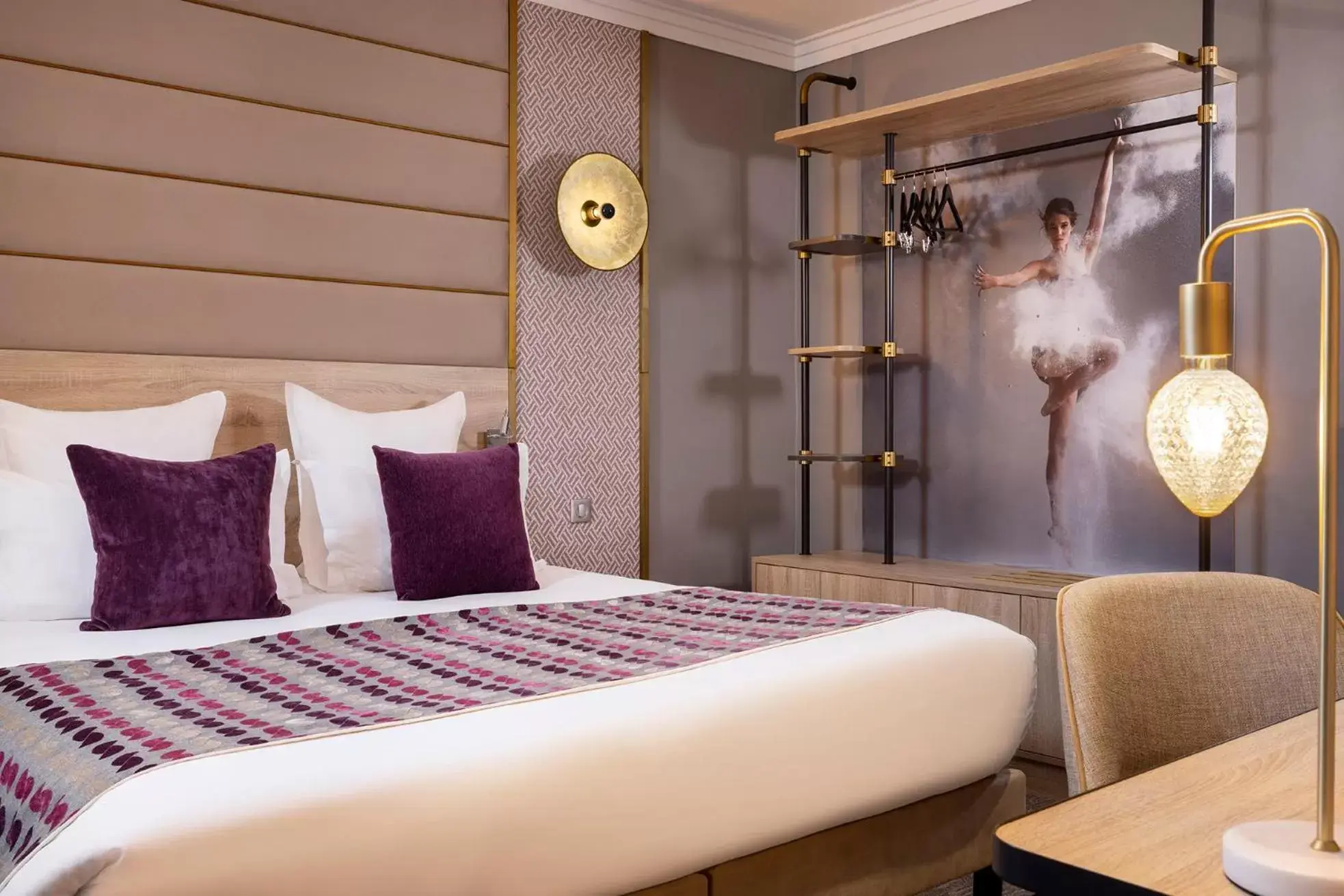 Bedroom, Bed in Hôtel Nude Paris
