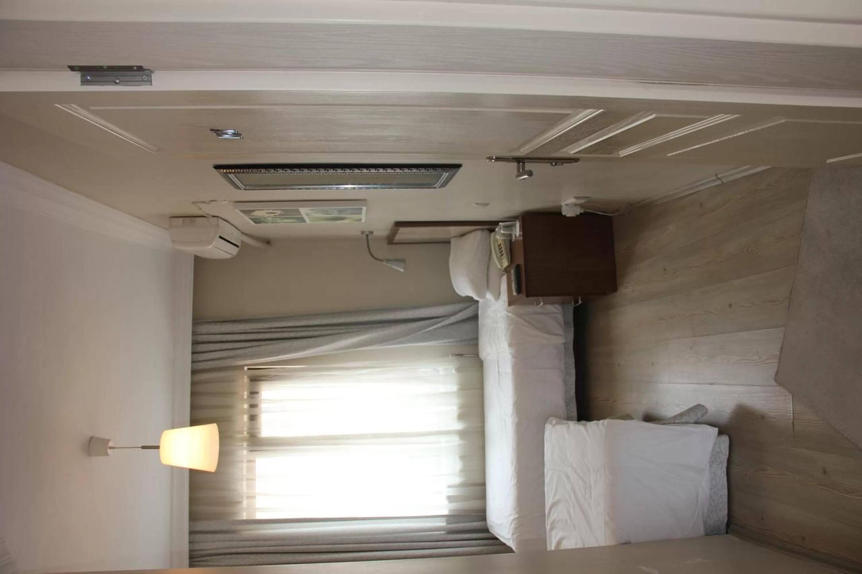 Photo of the whole room in Hotel Crowded House