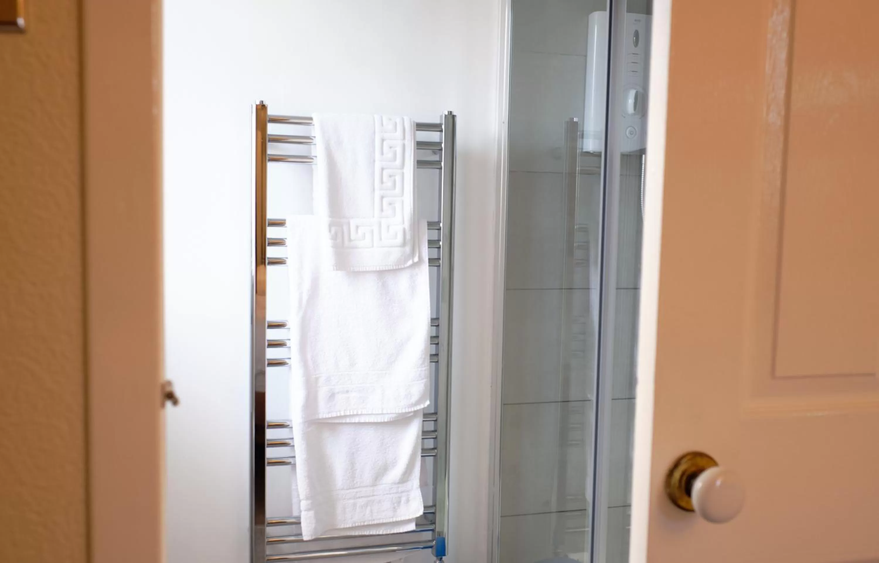 Shower in Ravenswood Guest House