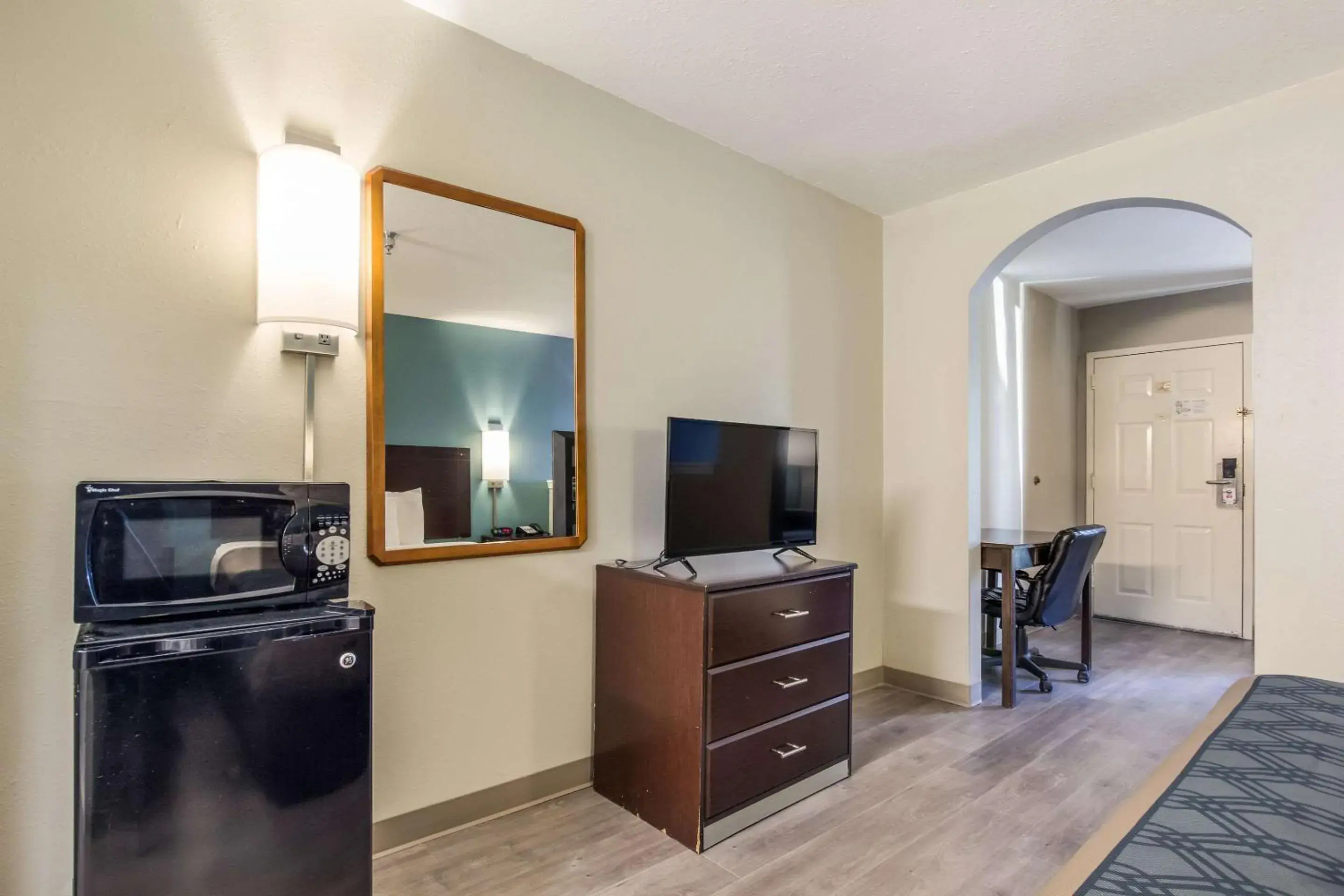 Photo of the whole room, Seating Area in Econo Lodge Inn & Suites I-65