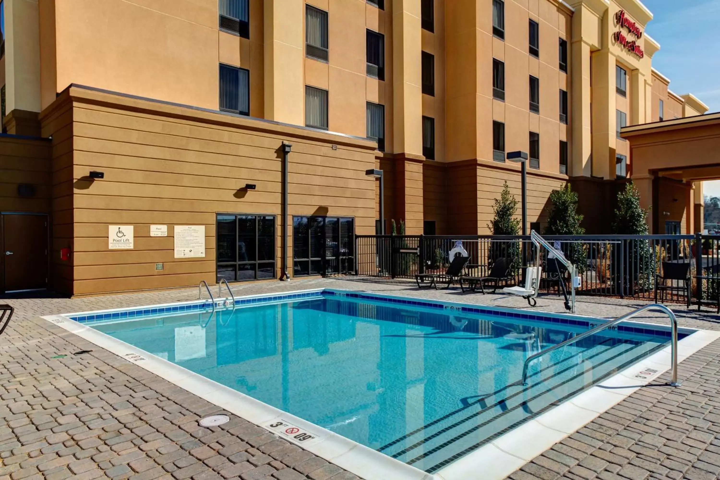 Pool view, Swimming Pool in Hampton Inn and Suites Columbus, MS