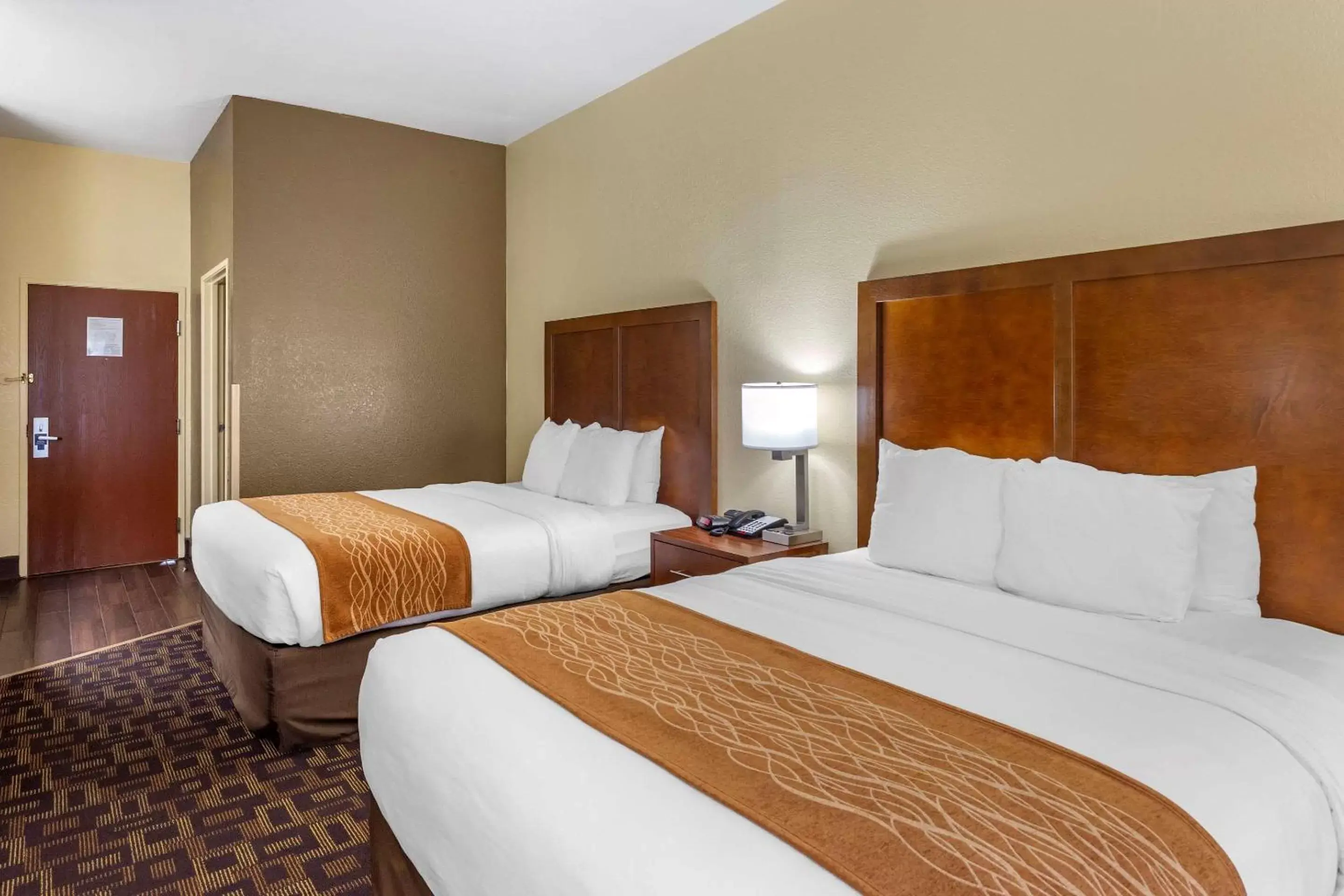 Bed in Comfort Inn & Suites North Aurora - Naperville