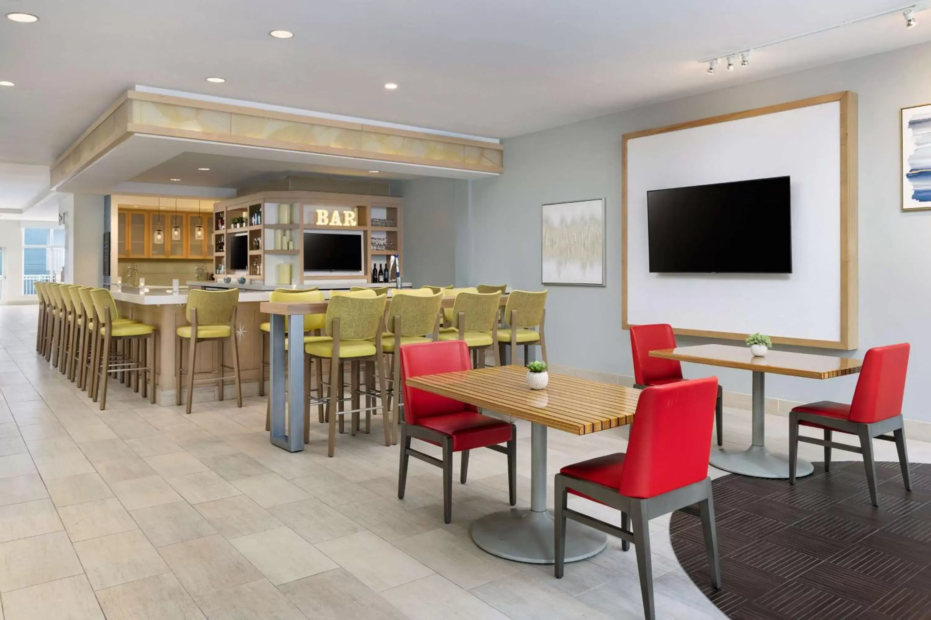Restaurant/places to eat, Lounge/Bar in Hilton Garden Inn Key West / The Keys Collection