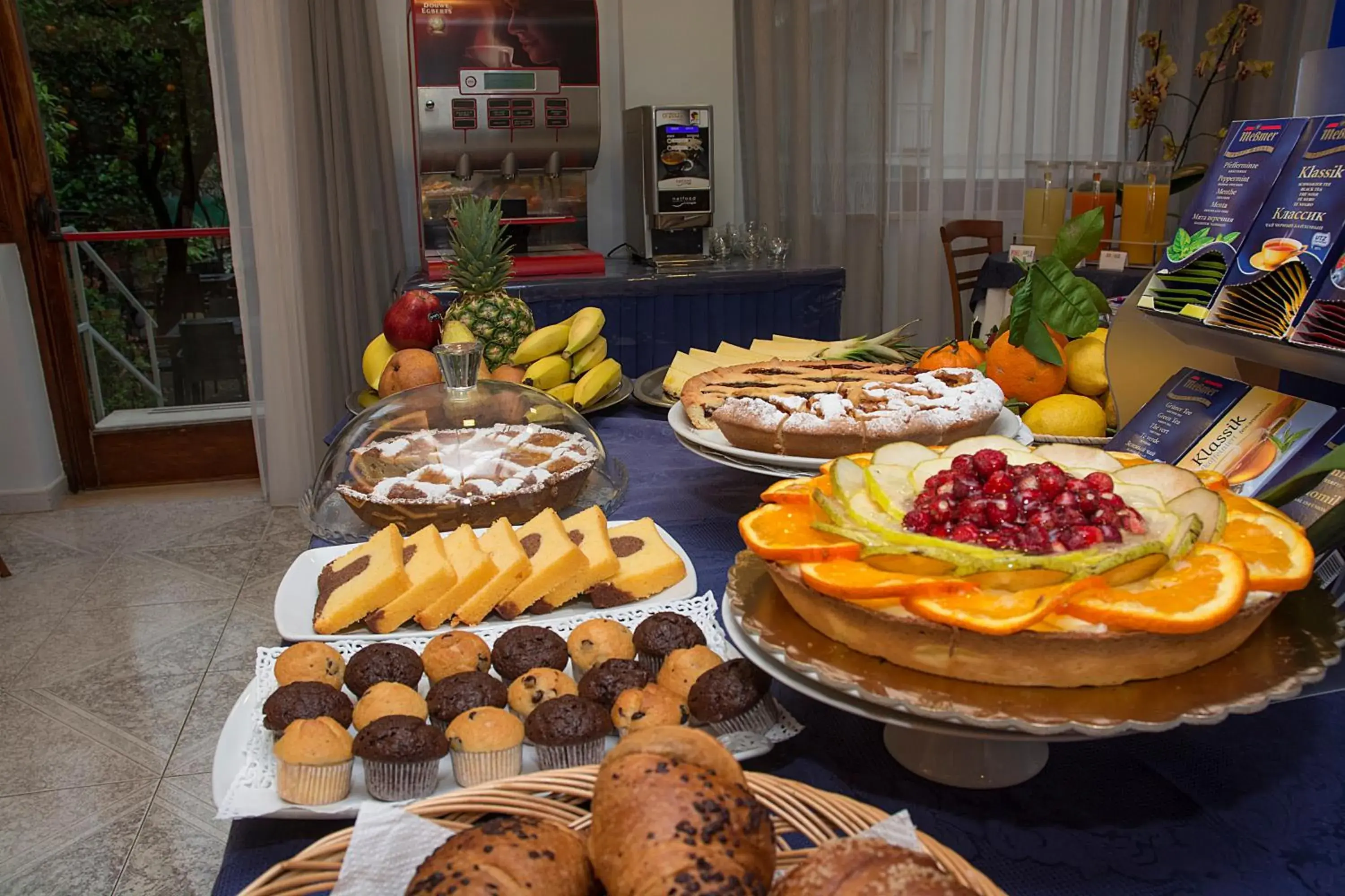 Buffet breakfast in Hotel Leone