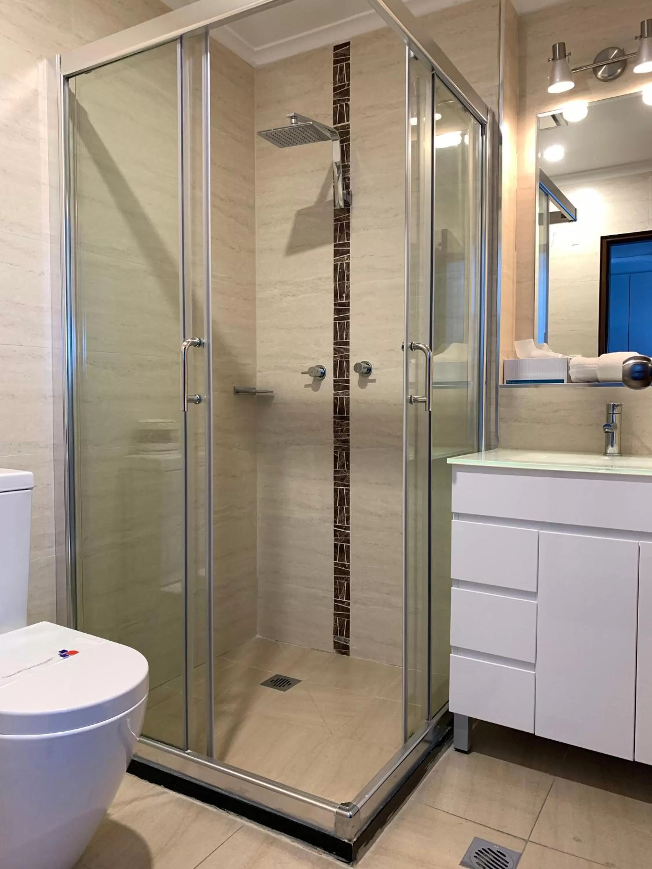 Bathroom in Mariners on the Waterfront