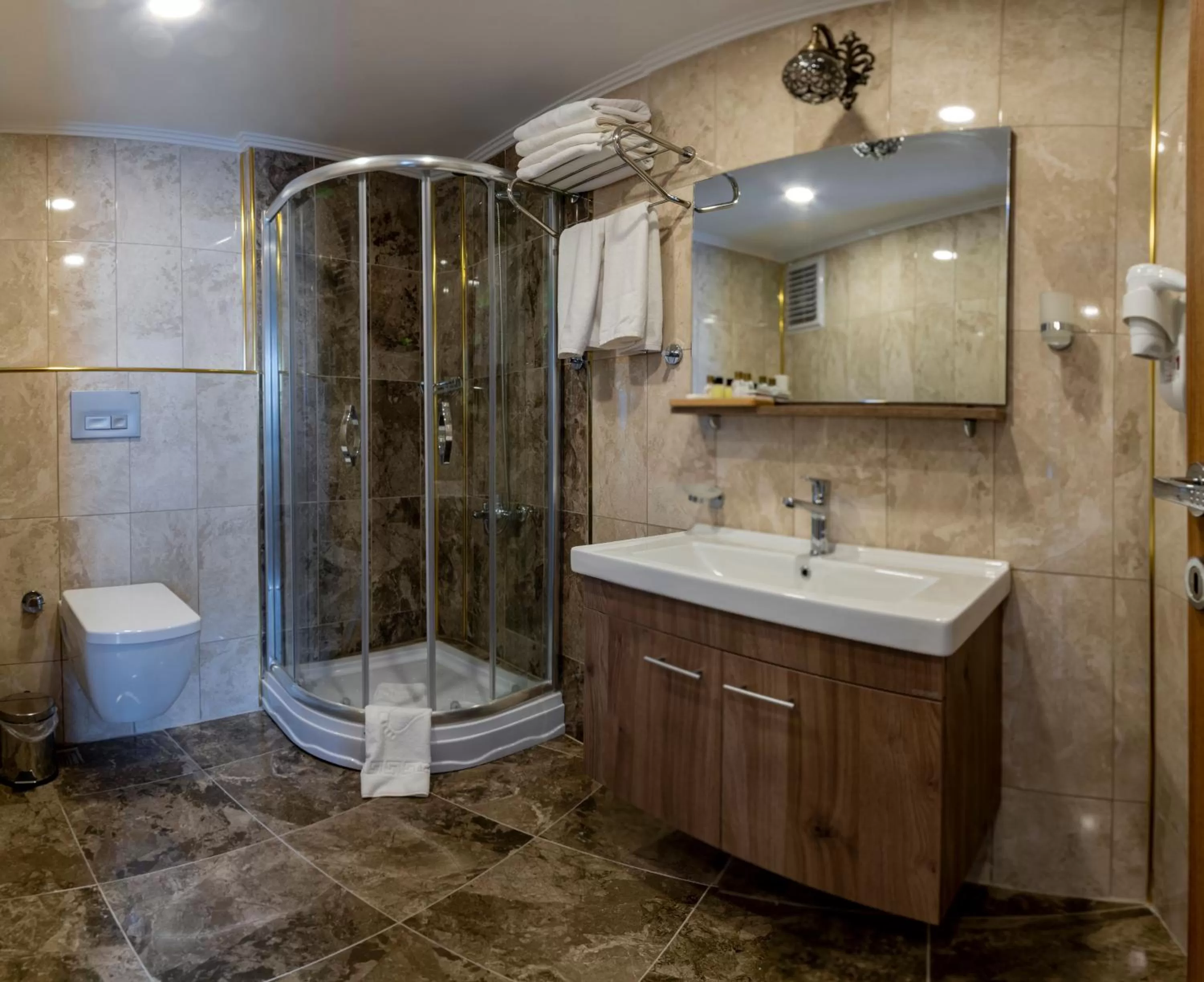 Shower in Golden Sand Hotel