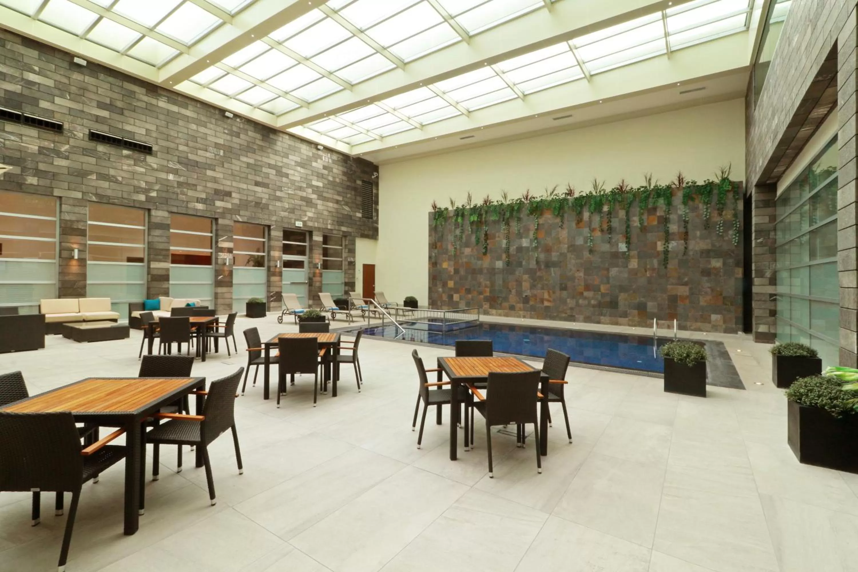 Swimming pool in Holiday Inn & Suites Plaza Mayor by IHG