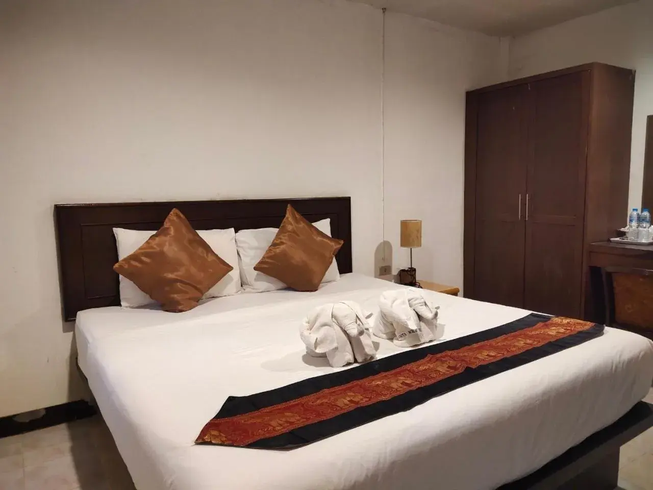 Bed in Lanta Nice Beach Resort - SHA Extra Plus