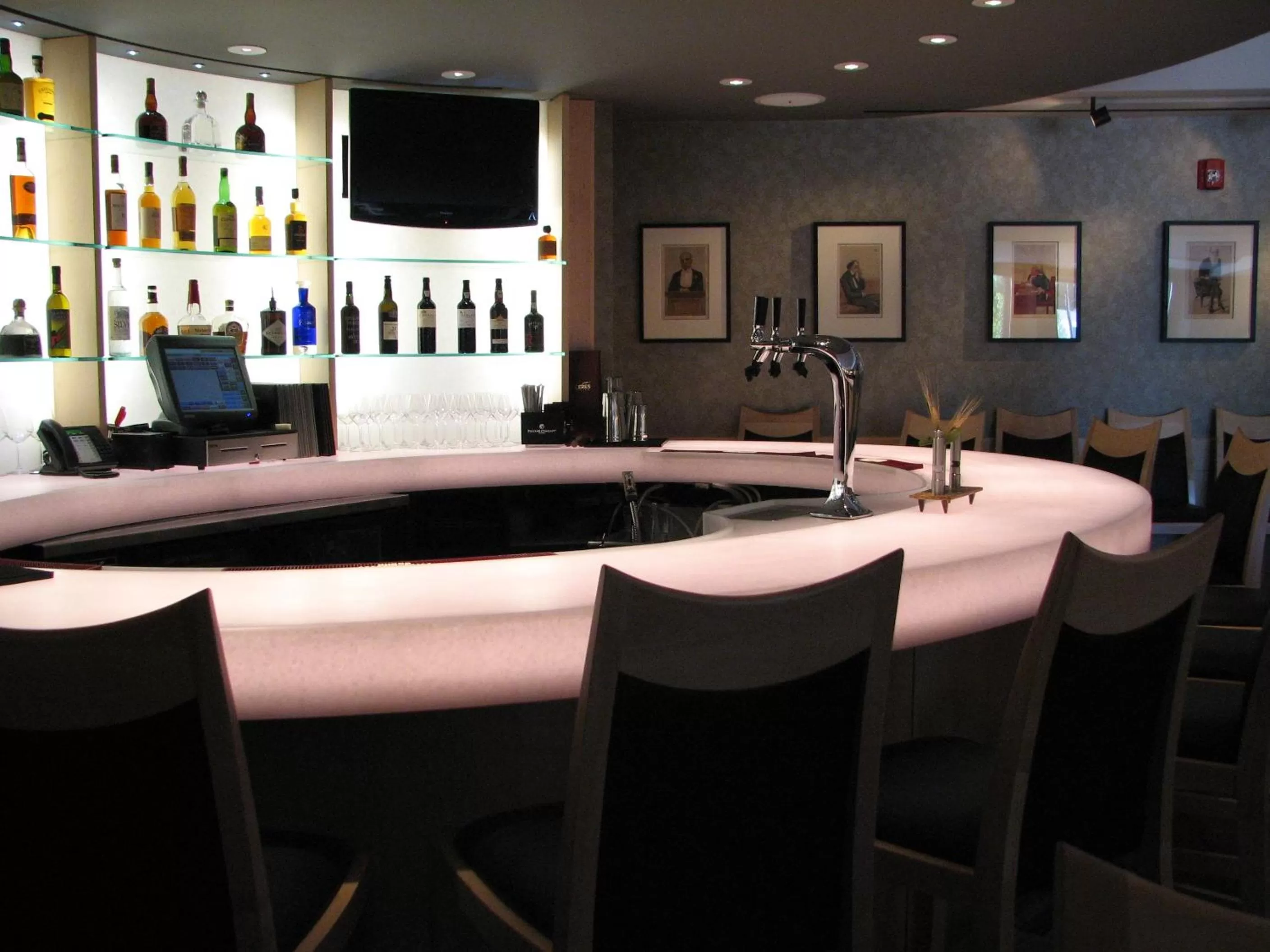 Restaurant/places to eat in Beechwood Hotel