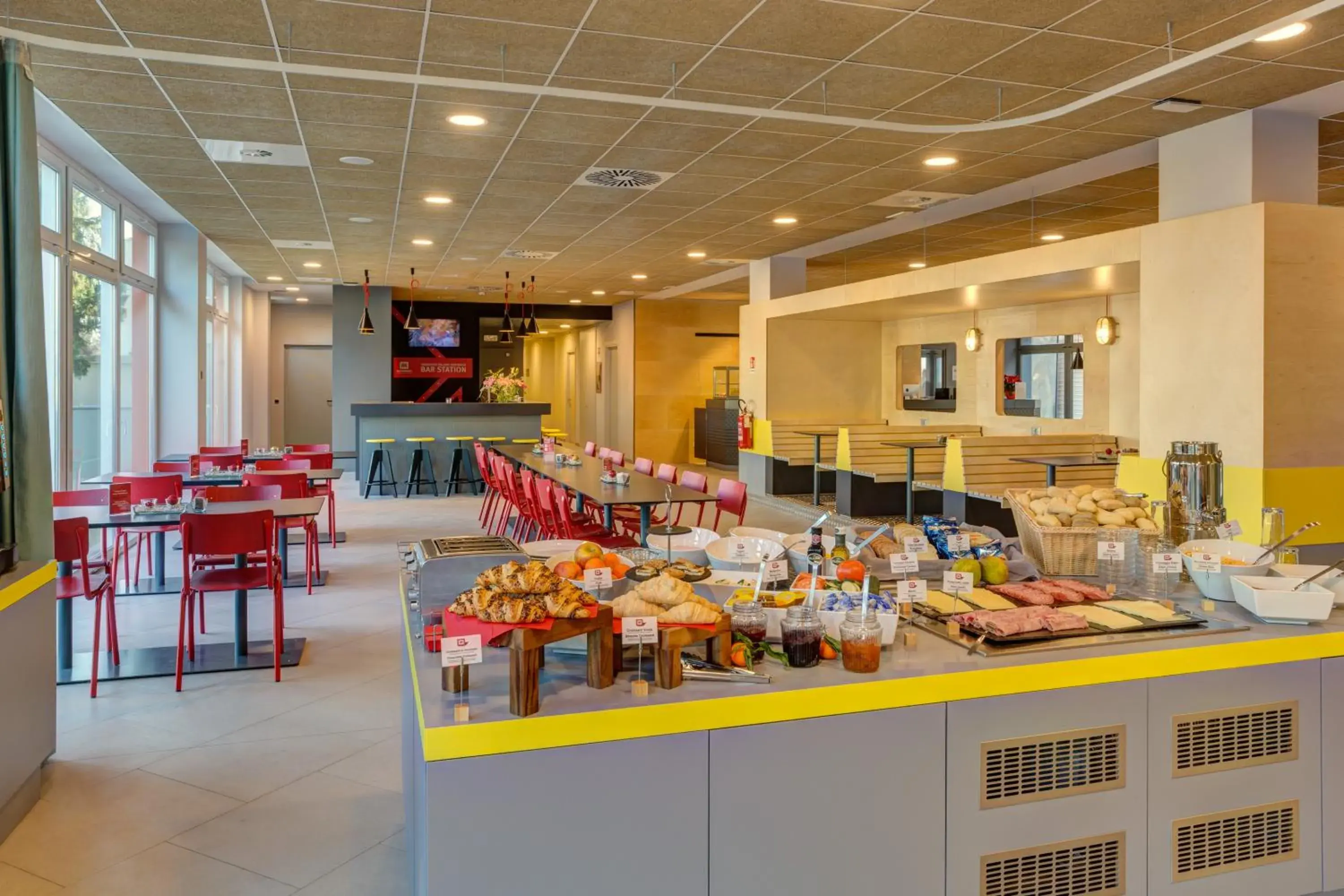 Continental breakfast, Restaurant/Places to Eat in MEININGER Milano Garibaldi