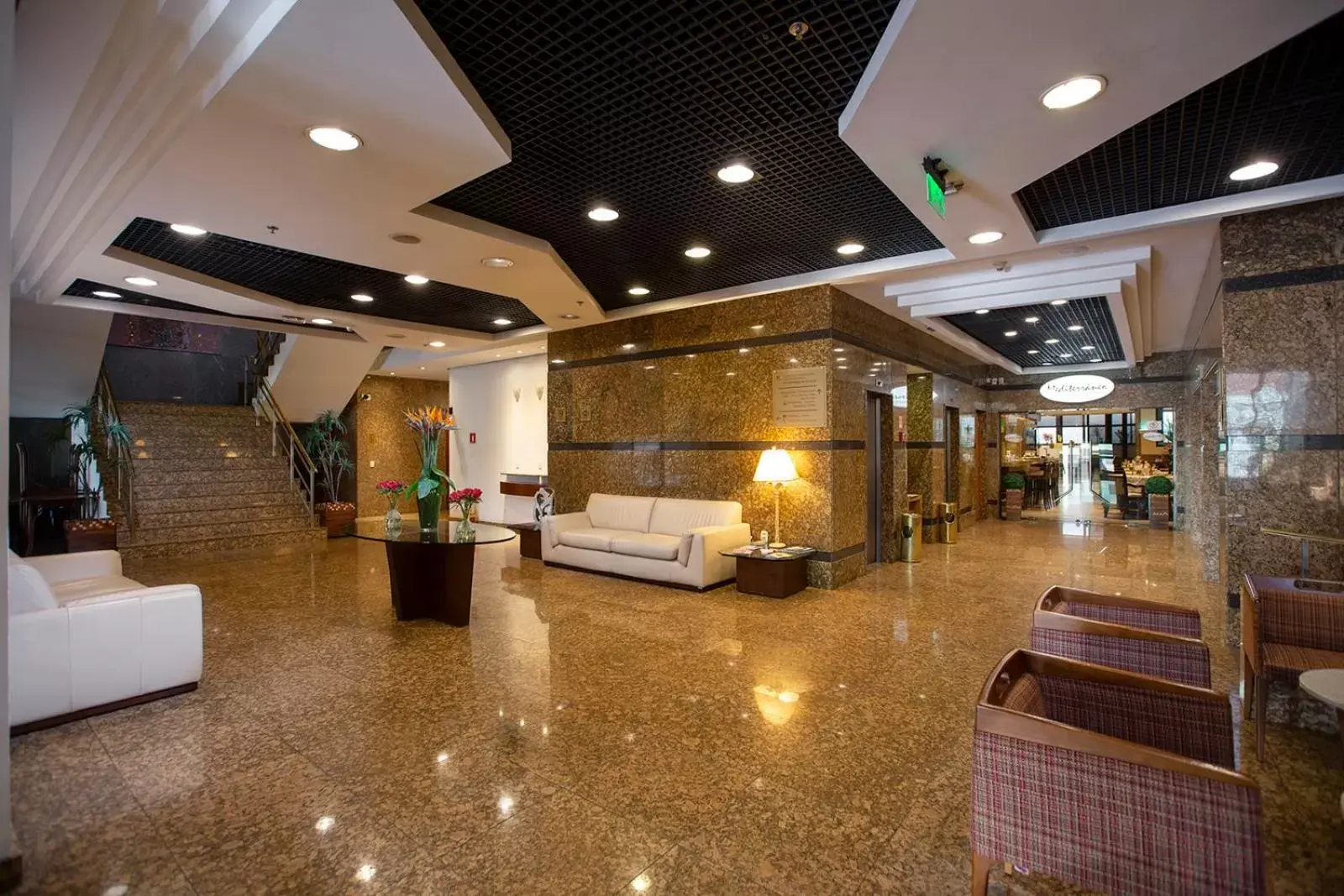 Lobby/Reception in Golden Tower Pinheiros by Fênix Hotéis