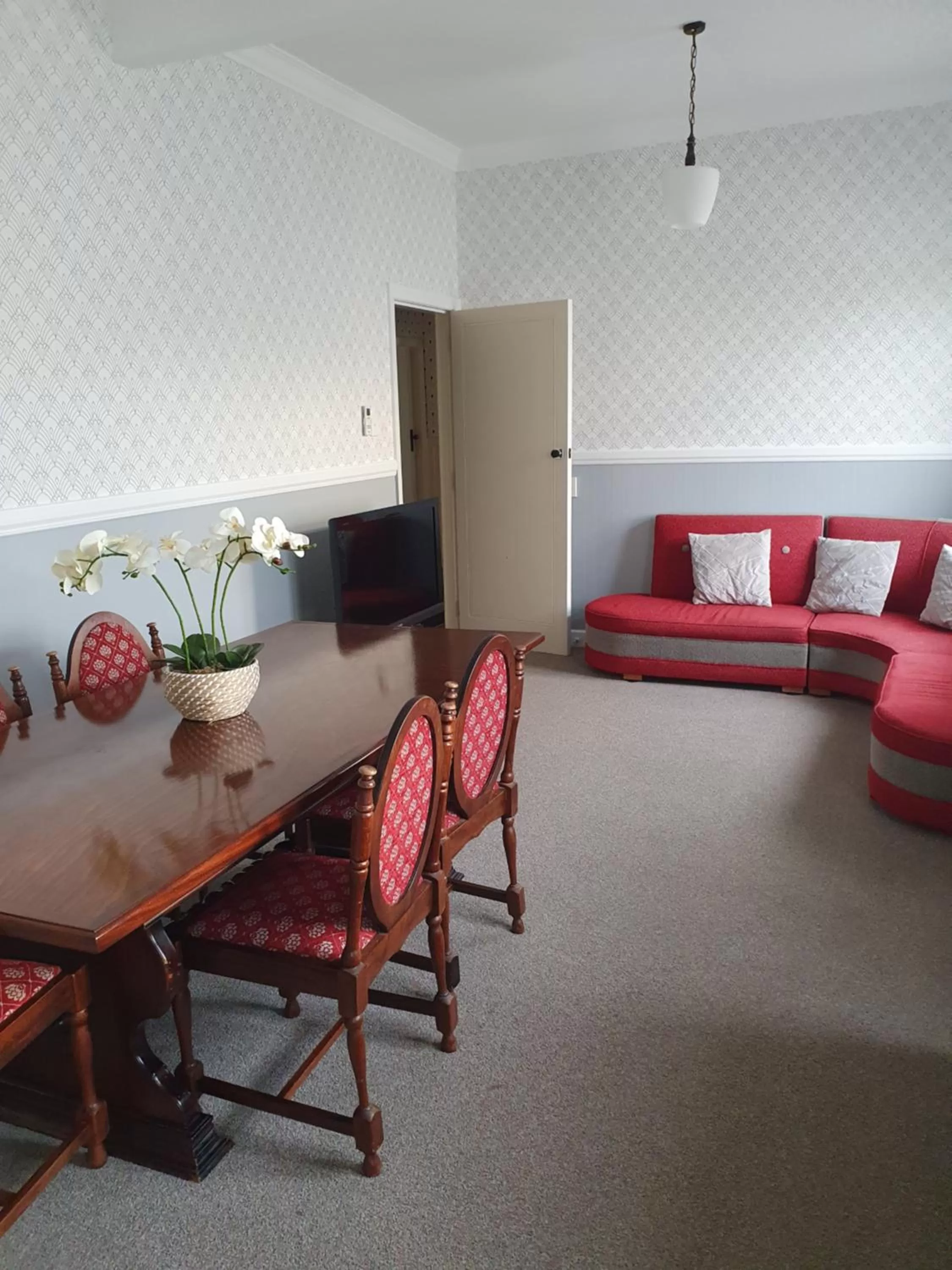 TV and multimedia in Gardner Court Motel