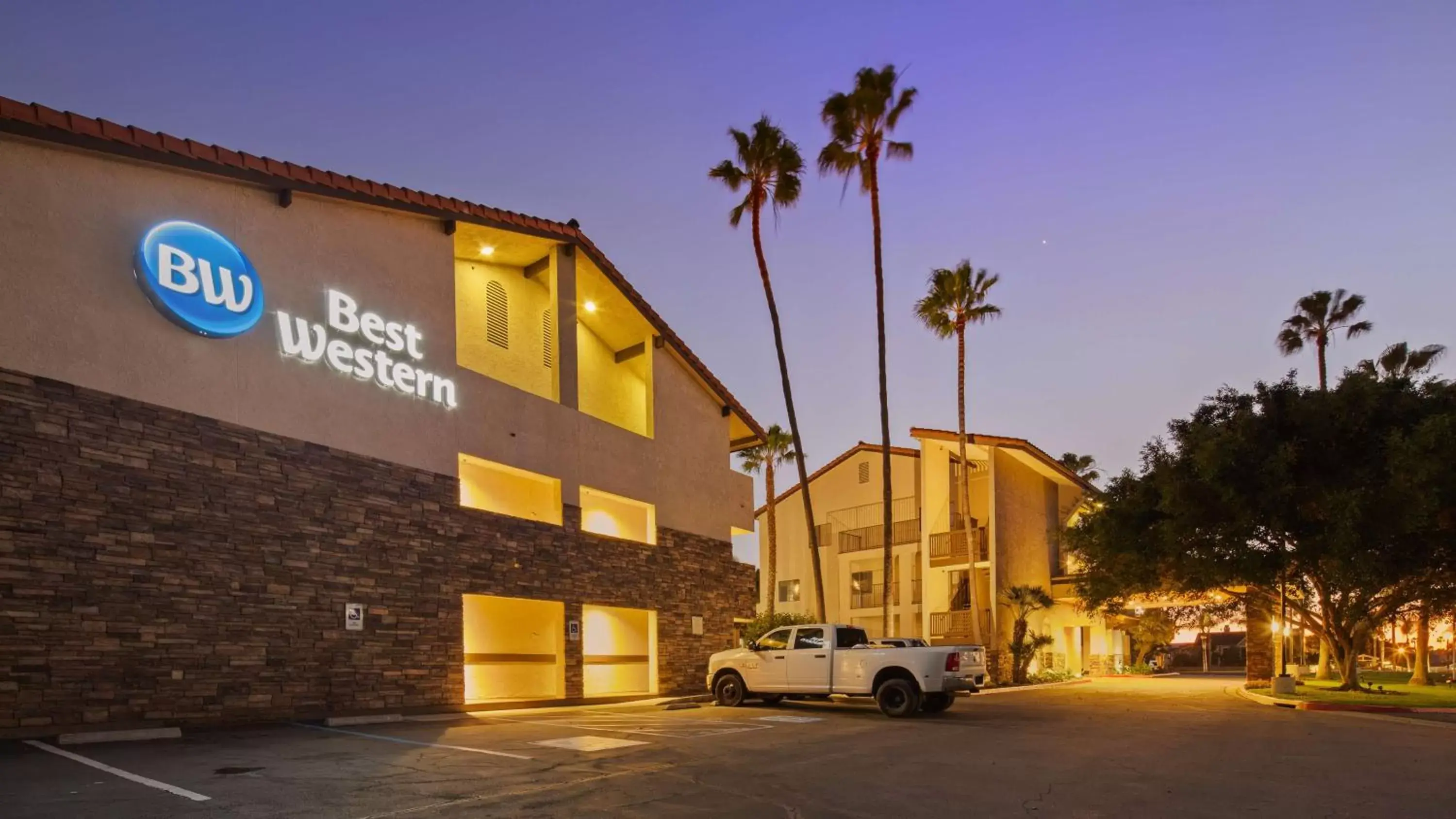 Property Building in Best Western Carlsbad by the Sea