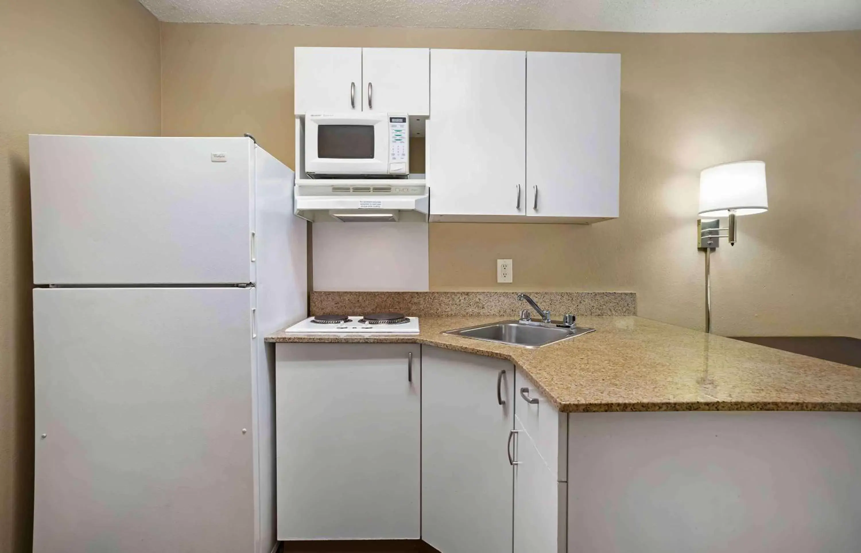 Bedroom, Kitchen/Kitchenette in Extended Stay America Suites - Columbia - Columbia Parkway