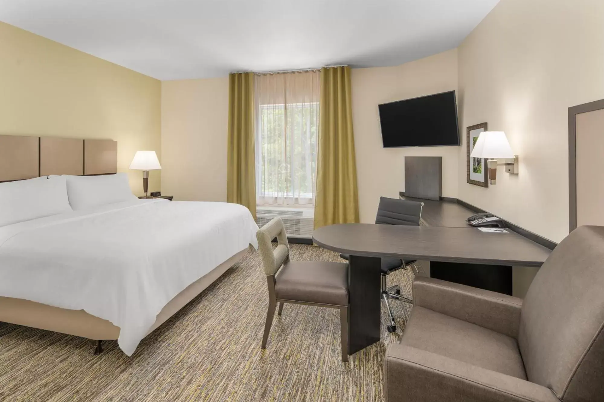 Bed, TV/Entertainment Center in Candlewood Suites - Newnan - Atlanta SW, an IHG Hotel