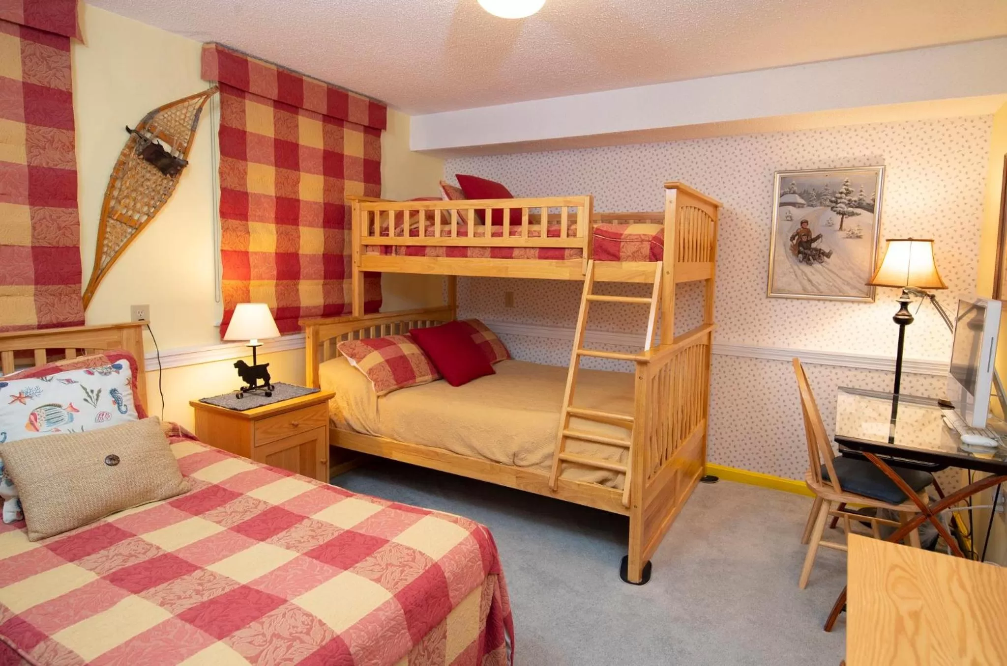 Photo of the whole room, Bed in Winterplace on Okemo Mountain