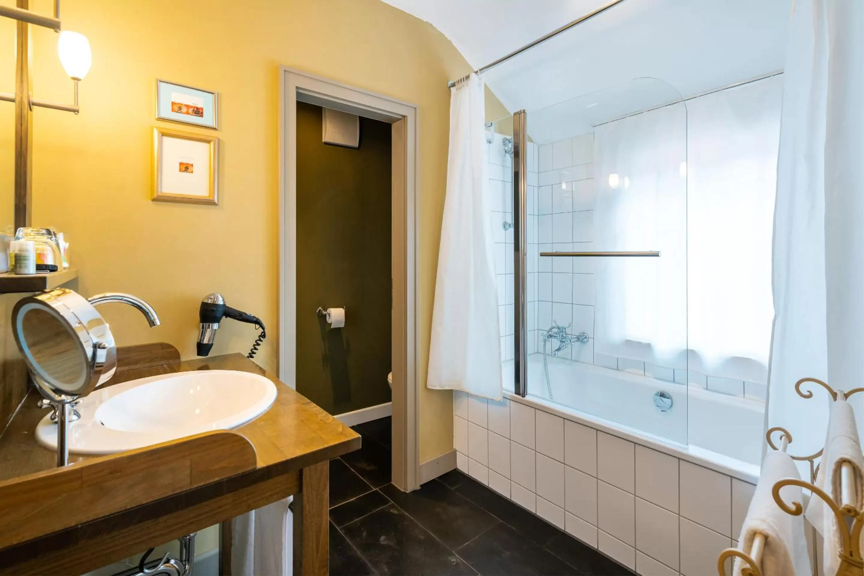 Bathroom in Hotel Schiller