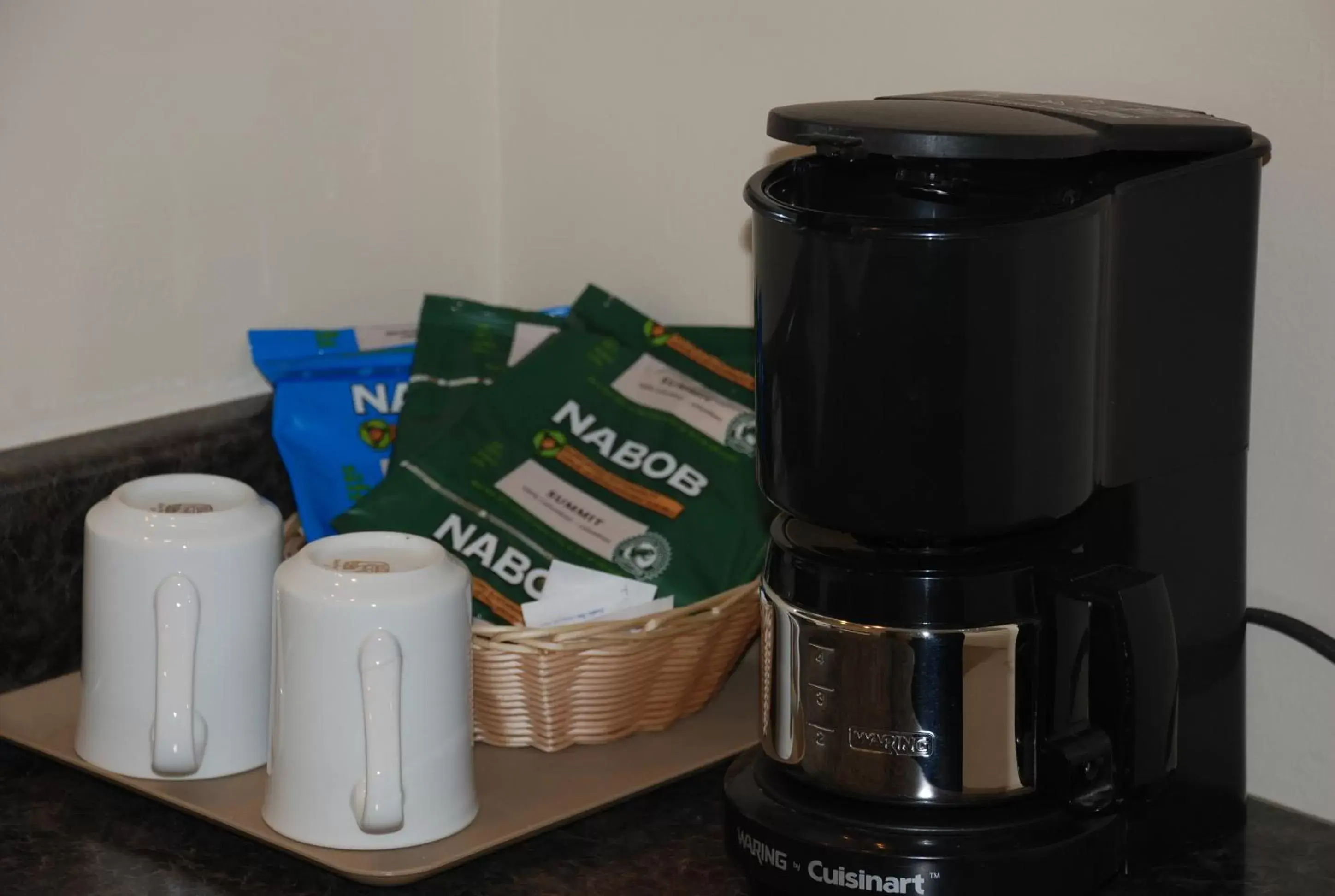 Coffee/Tea Facilities in Rideau Heights Inn