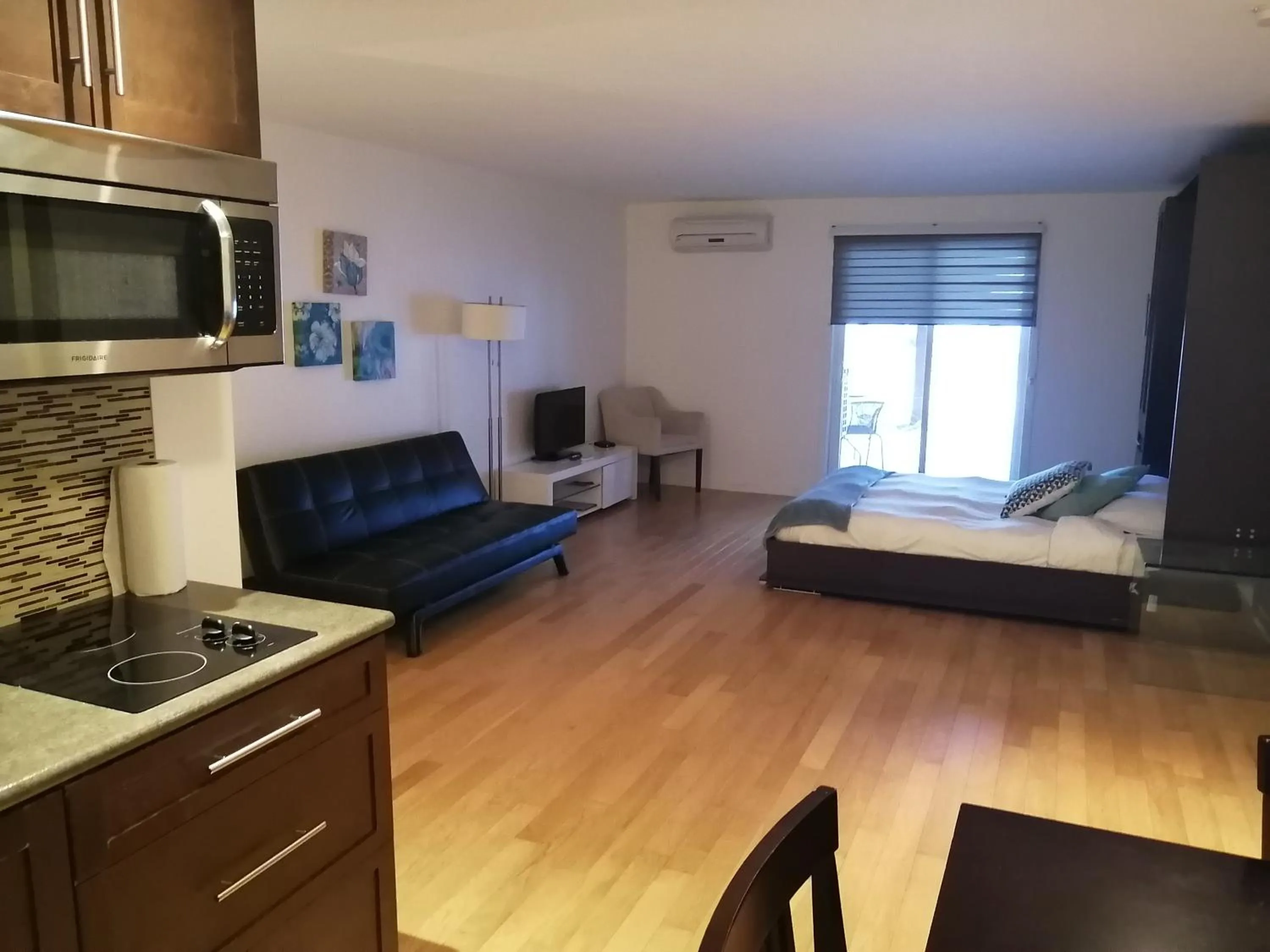 Photo of the whole room, Bed in Condos Hotel Lion D'Or