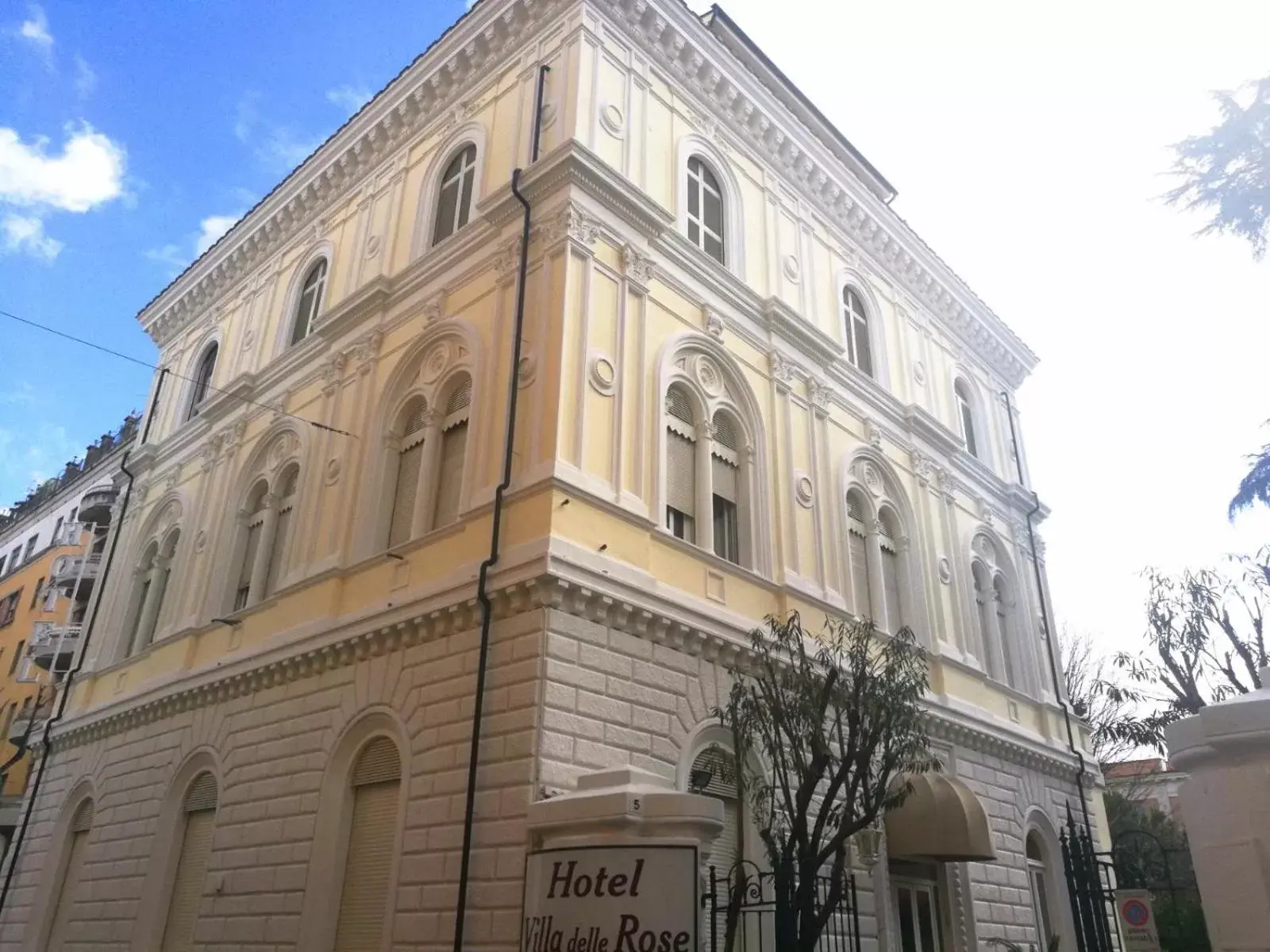 Facade/entrance, Property Building in Hotel Villa Delle Rose
