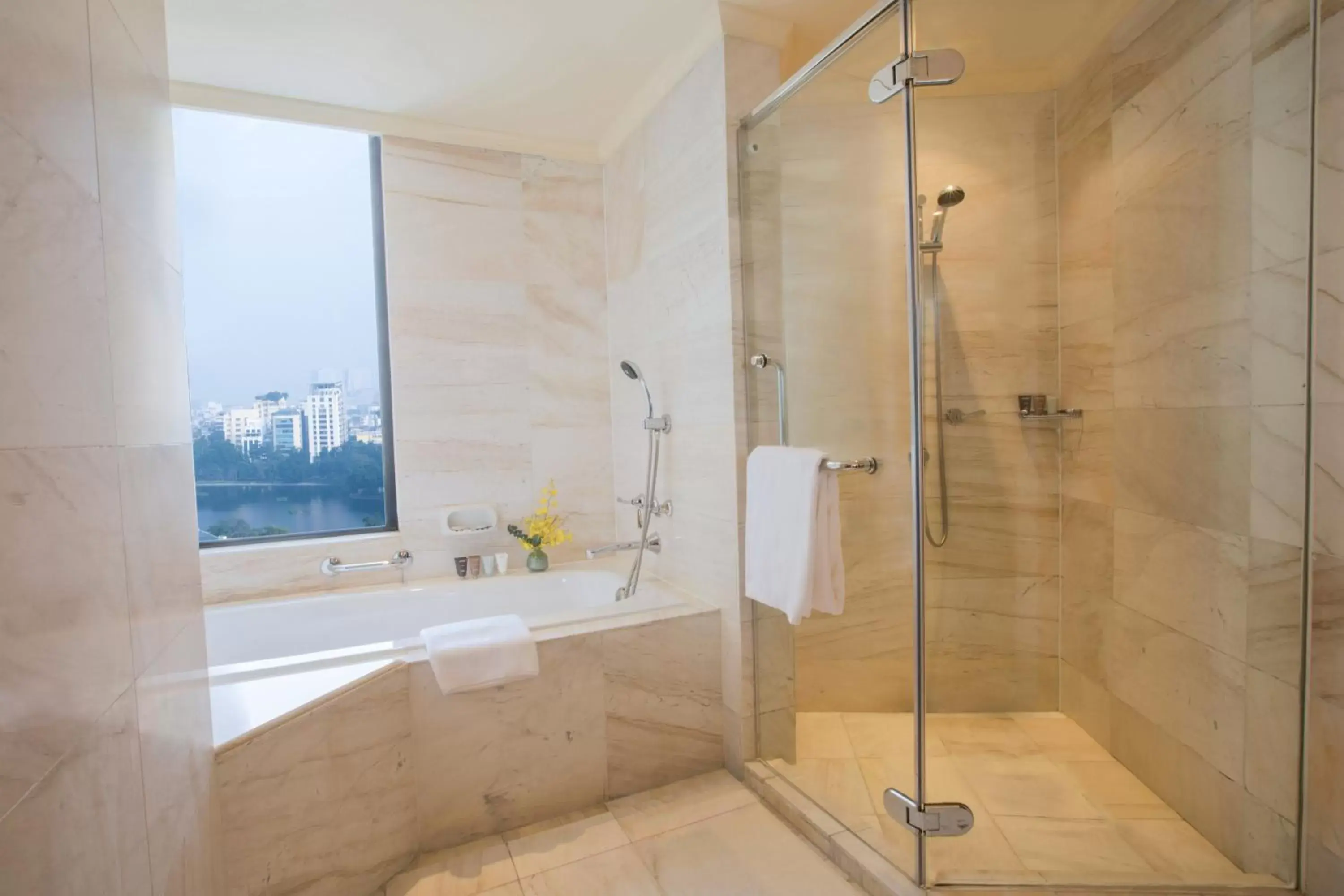 Bathroom in Hôtel du Parc Hanoï